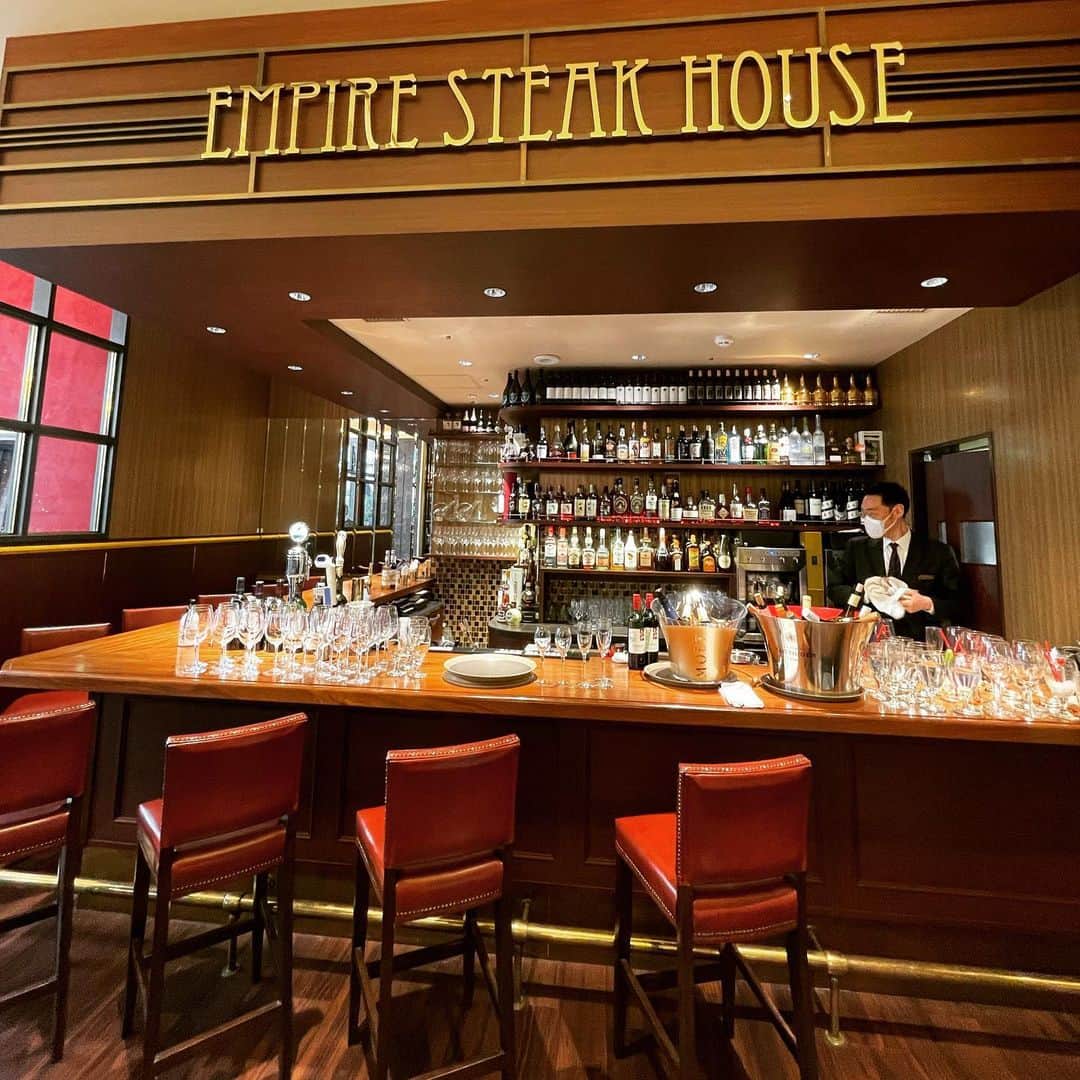 曲渕伊代さんのインスタグラム写真 - (曲渕伊代Instagram)「Empire Steak House Roppongi🇺🇸🗽🥩 サーロインステーキはもちろん 本日のパスタのアマトリチャーナは 超厚切りベーコンがごろごろ入ってて これまた絶品でした🤤💓 ボリューム満点すぎてチーズケーキまで 食べられなかったのが唯一心残り。。。 毎日自炊してるからこそ、 たまに食べる外食が本当に美味しい🥲 . #empiresteakhouse #empiresteakhouseroppongi  #六本木ランチ #六本木ステーキ」2月11日 16時46分 - iyo_m2f