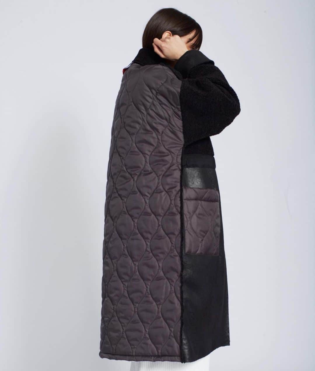 コレクションプリヴェのインスタグラム：「collection PRIVĒE? FW 21/22  Ph @mauriziobavutti  Mixed coat eco shearling and padded. Completely Reversible!  • • • • #newcollection #collectionpriveeofficial #rtw #coat #ecoshearling #pudded #blackisblack #fashionista #iconic #new #womenswear #veganleather #madeinitaly #shooting #mfw #tfw #contemporary #love #womenscoat」