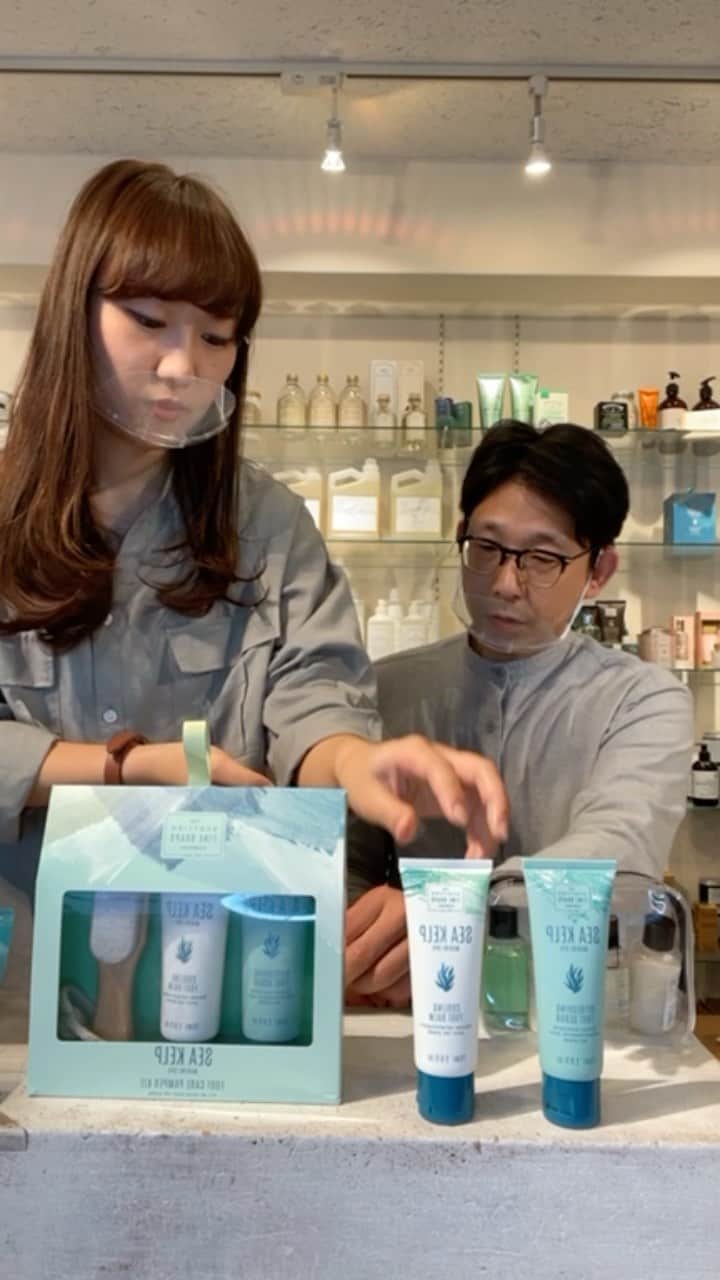 のインスタグラム：「春の新商品紹介ライブ🎁抽選プレゼント企画付き  商品紹介LIVEスコティッシュファインソープ社の回をご視聴いただきありがとうございました  今回はスコットランドのブランド SCOTTISH FINE SOAPS スコティッシュファインソープ社のリニューアル商品＂シーケルプ＂シリーズのご紹介 動画は4回に分けてあります、見づらくて申し訳ありませんがどうぞ最後までお付き合いくださいませ🙇‍♂️」