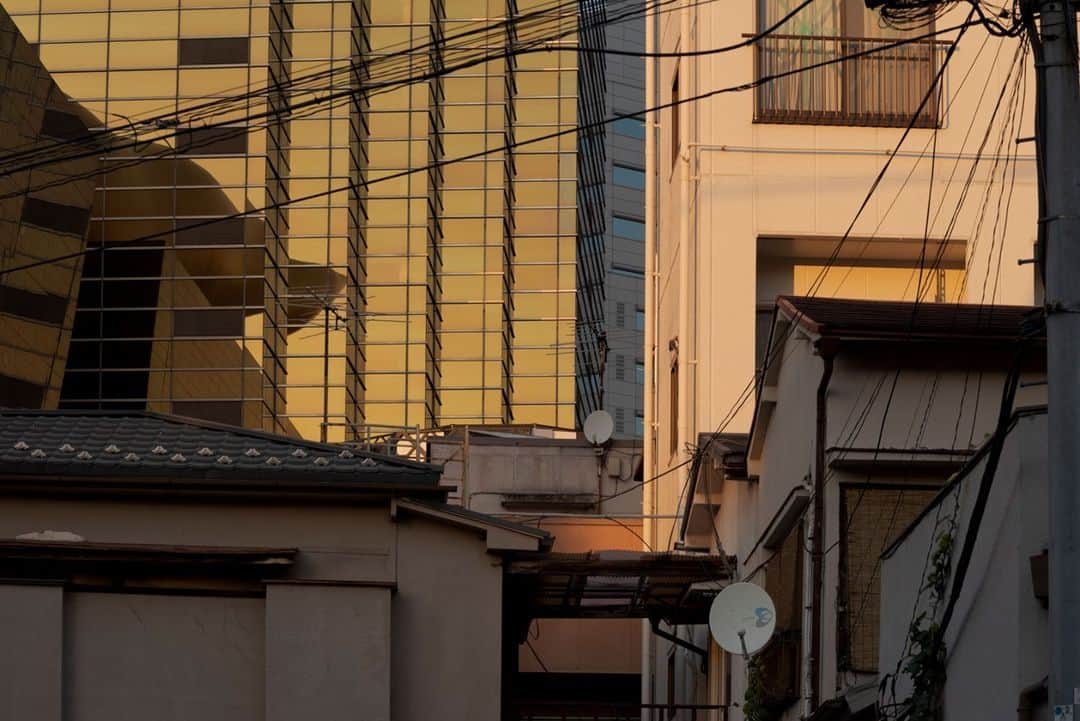 のインスタグラム：「「夕方の吾妻橋／sumida(2021.1.21撮影)」最寄駅：浅草駅  #夕日 #隅田川 #スカイツリー #下町 #浅草 #浅草寺 #sunset  #tokyotokyo #tokyogram #moodygrams #jp_gallery #ptk_japan #gdayjapan #realtokyo #beautifuldestinations #tokyojapan #instatokyo #loves_nippon #phos_japan #bestjapanpics #cooljapan #japan_of_insta #photo_jpn #illgrammers #景色 #東京 #Tokyo #东京 #도쿄 #tokyogood」