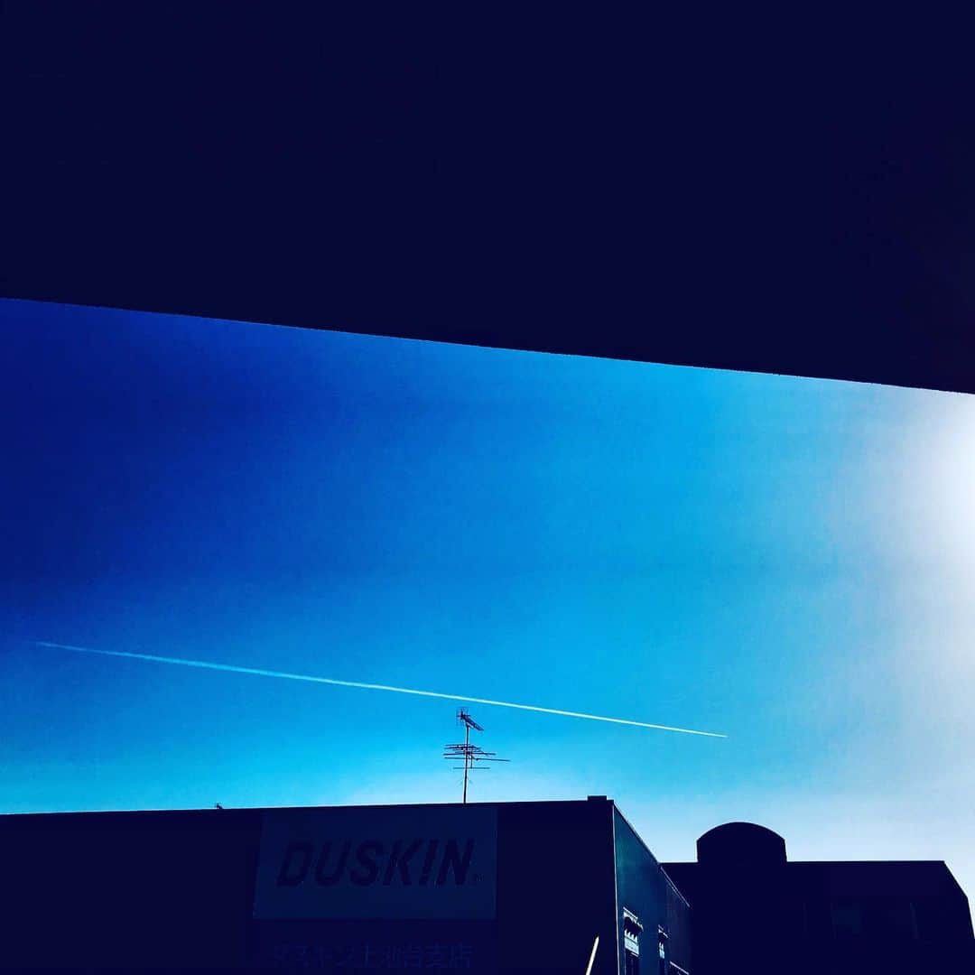 三原康可さんのインスタグラム写真 - (三原康可Instagram)「chemtrail  2021.2.11  #chemtrail #tokyo #飛行機雲ではない #まだやってる」2月11日 17時08分 - mihara.yasunori