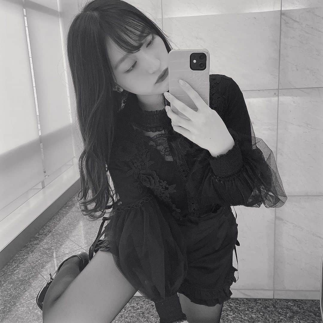 のインスタグラム：「🥀」