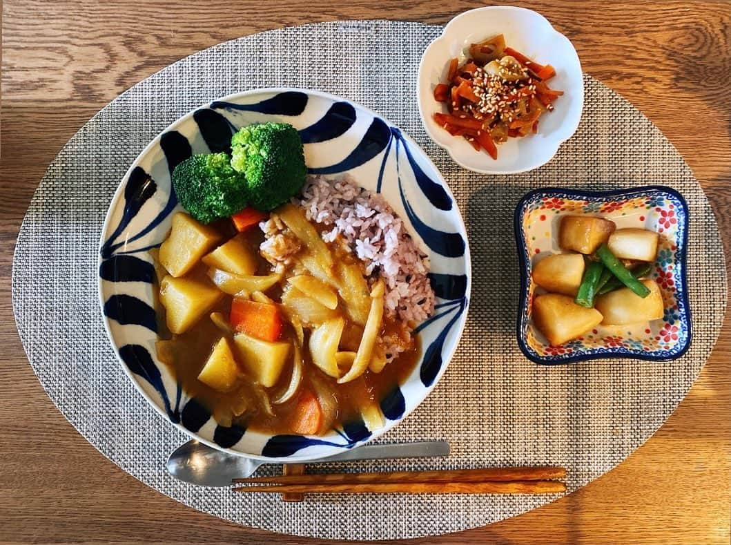 林田岬優さんのインスタグラム写真 - (林田岬優Instagram)「野菜カレーと残り物。 きんぴらと蕪の炒め煮。 🍛😊 #昨日のごはん」2月11日 17時20分 - miyu_hayashida