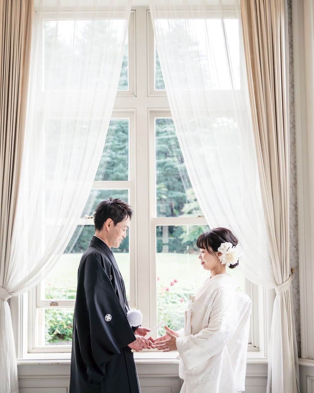 ラヴィ•ファクトリーさんのインスタグラム写真 - (ラヴィ•ファクトリーInstagram)「. 【写真で叶える結婚式】 . クラシカルモダンな雰囲気が魅力な古川邸にて* 日本の伝統美を表す白無垢姿が、 趣のある美しいワンシーンを生み出しました＊ —————— ラヴィファクトリー東京: @tokyo_laviephotography  Photographer:大野 AREA:JAPANTOKYO,#古川邸 —————— @laviefactoryをフォローして #laviefactory #ラヴィファクトリー のハッシュタグをつけて お写真を投稿してみてくださいね✳︎ . こちらの公式IG（@laviefactory） で取り上げさせていただきます✨ #wedding#weddingphotography #ラヴィファクトリー #laviefactory #photo #生きる写真 #ハートのある写真 #instawedding #結婚写真 #ウェディング #ウェディングフォト #撮影指示書 #ロケーションフォト #前撮り #プレ花嫁 #結婚準備 #写真好きな人と繋がりたい #フォトウェディング #卒花 #前撮り #後撮り #ウェディングニュース #プラコレ #東京花嫁 #白無垢 #前撮り写真 #和婚」2月11日 17時16分 - laviefactory