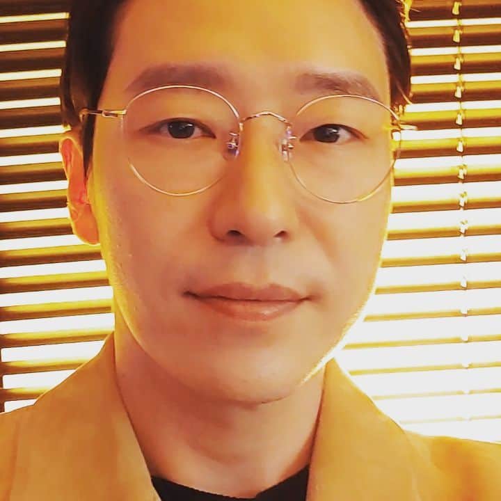 オム・ギジュンのインスタグラム：「새해 복 많이 받으세용^^*ㅎ」