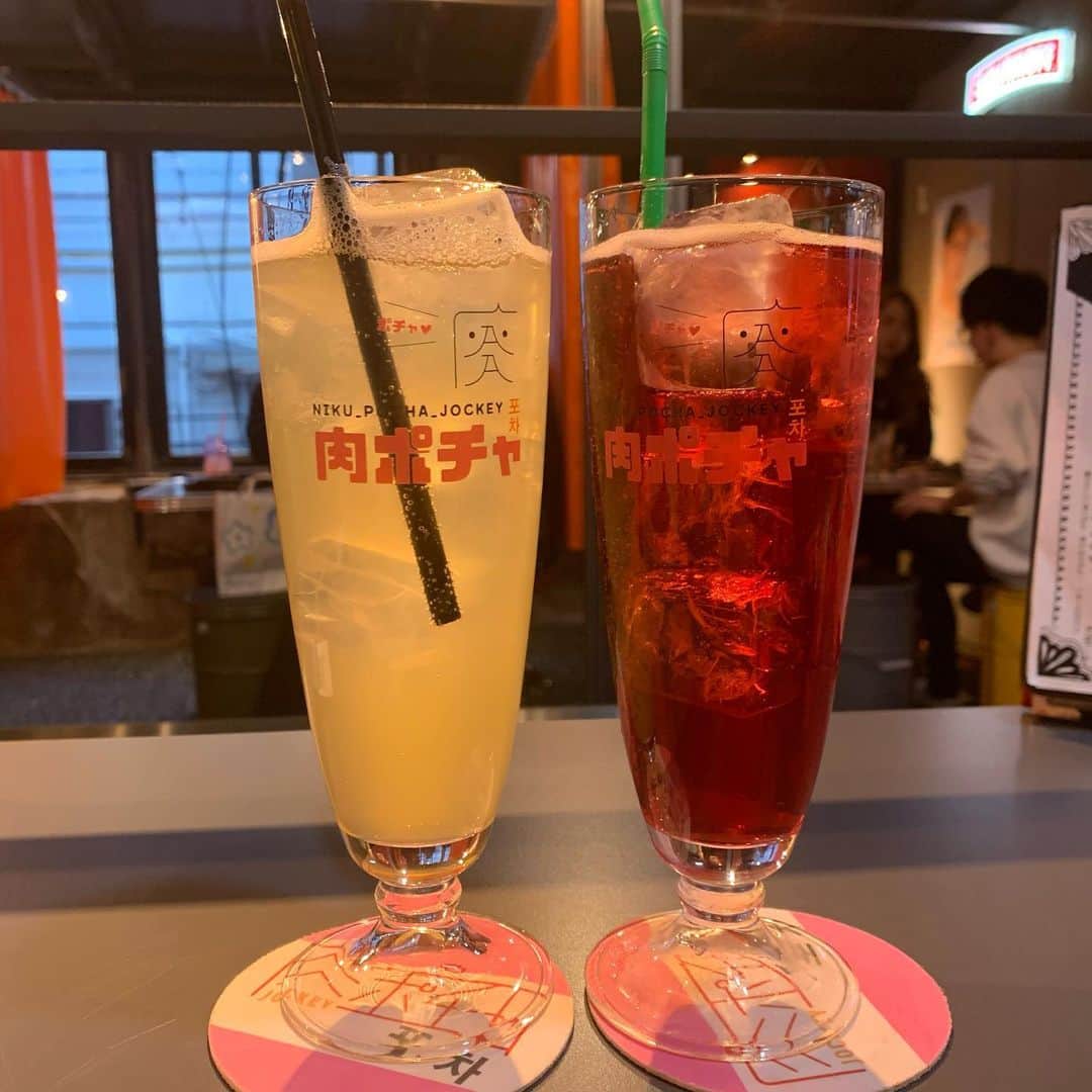 宮丸くるみのインスタグラム：「ここおいしすぎた( ¨̮ )  #肉ポチャ #ポチャ寿司 #梅田で肉寿司」