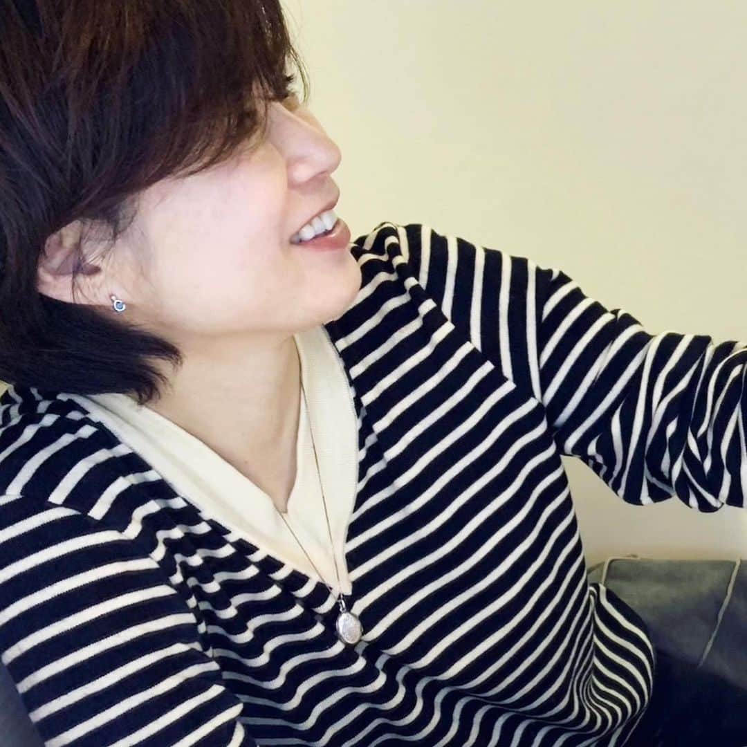 いかりさとみのインスタグラム：「そろそろ 髪切ろうかな  #ショートヘア#ポートレート #スナップ写真  #instamood」