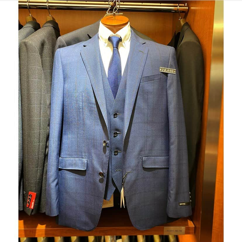 LATOV_ラトブ さんのインスタグラム写真 - (LATOV_ラトブ Instagram)「【2階　スーツセレクト】  1st SUIT COLLECTION  スーツセレクト初のブランド・アンバサダー、俳優の #杉野遥亮 さんが着用しているスーツ、入荷しております。  主に進学や就職を控えたお客様の初めてのスーツ、始まりのスーツを応援致します。  入学、卒業、新社会人まで出番の多いスーツ、長くご愛用いただける一着をお選びいただけるようスタッフ一同全力でサポートいたします。  #初めてのスーツ始まりのスーツ #スーツセレクト #スーツ #メンズスーツ　#レディーススーツ #ワイシャツコーデ #ネクタイコーデ #入学式スーツ #入社式スーツ #mensbridal #ladiefashion #suitstyle　#suitselect #スプリングコート #menssuit #ladiessuit #mensfashion #latov #ラトブ #いわき #いわき市 #いわき駅前 #2021春夏 #フレッシャーズスーツ #ファーストスーツ #1stスーツ」2月11日 17時31分 - latov_20071025