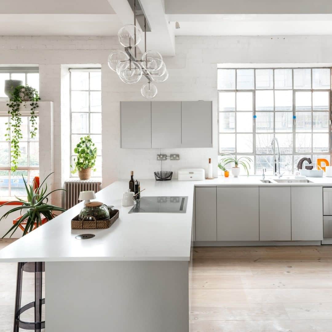 The Modern Houseさんのインスタグラム写真 - (The Modern HouseInstagram)「#forsale In Full Flow: an expansive apartment in north London overlooking Regent’s Canal. Head to our bio to view the sales listing.」2月11日 17時33分 - themodernhouse