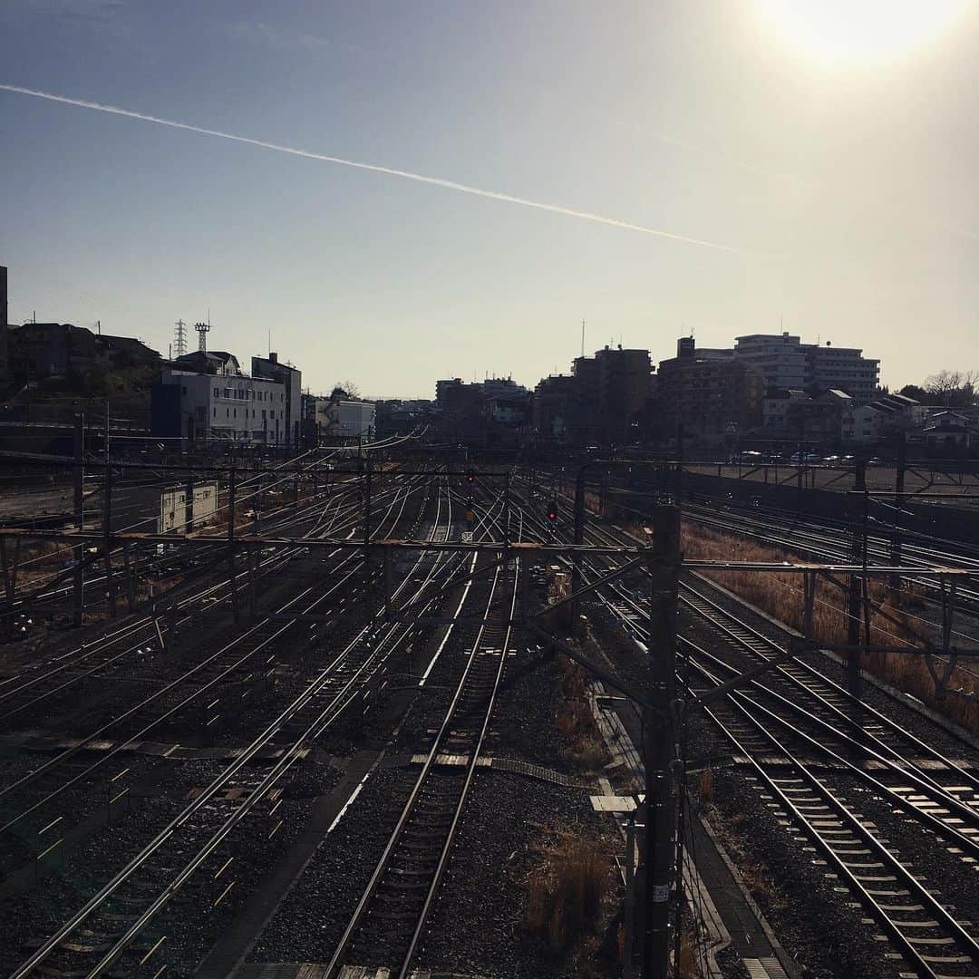 長見玲亜さんのインスタグラム写真 - (長見玲亜Instagram)「#sky #line #contrail」2月11日 17時40分 - rea_nagami_official