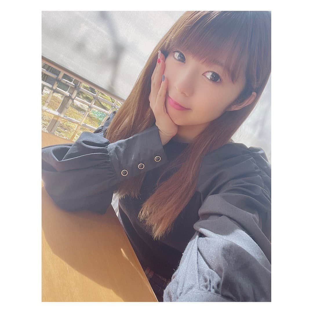 大庭彩歌さんのインスタグラム写真 - (大庭彩歌Instagram)「日差し☀️ ・ 早く皆さんに会いたいなぁ 久々に外出てあるいたら筋肉痛なったよ笑 ・ 人間って弱るの早いなぁと実感🥺🥺」2月11日 17時48分 - ooba__ayaka