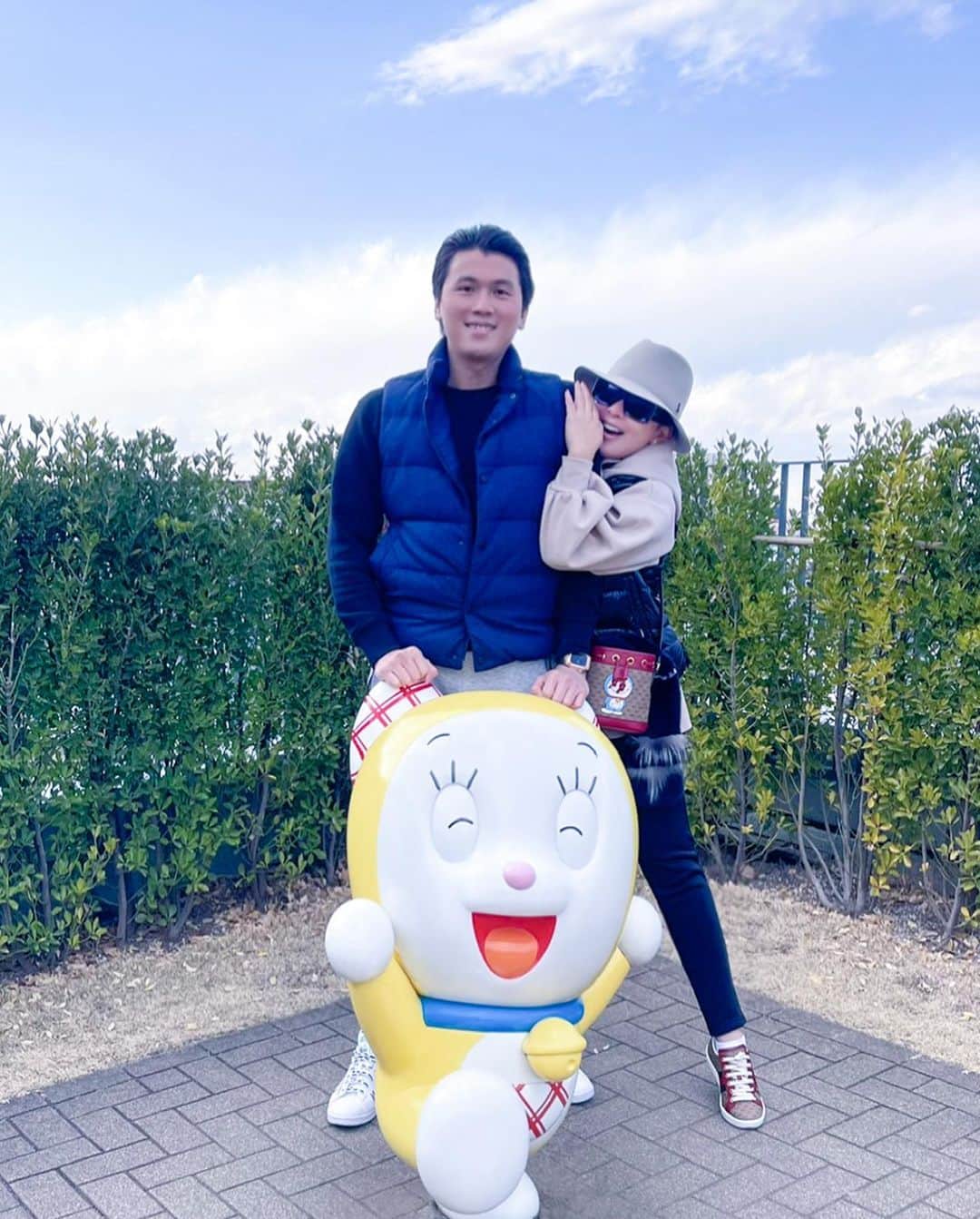 Syahriniさんのインスタグラム写真 - (SyahriniInstagram)「• Di Peluk Pak “ RB “ Di Temani Doraemon Nobita Dan Teman Temannya, So lovely !  _________________ 𝓢𝓨𝓡 _______________  #PrincesSyahrini #Winter_February2021 #Tokyo_Japan」2月11日 17時58分 - princessyahrini