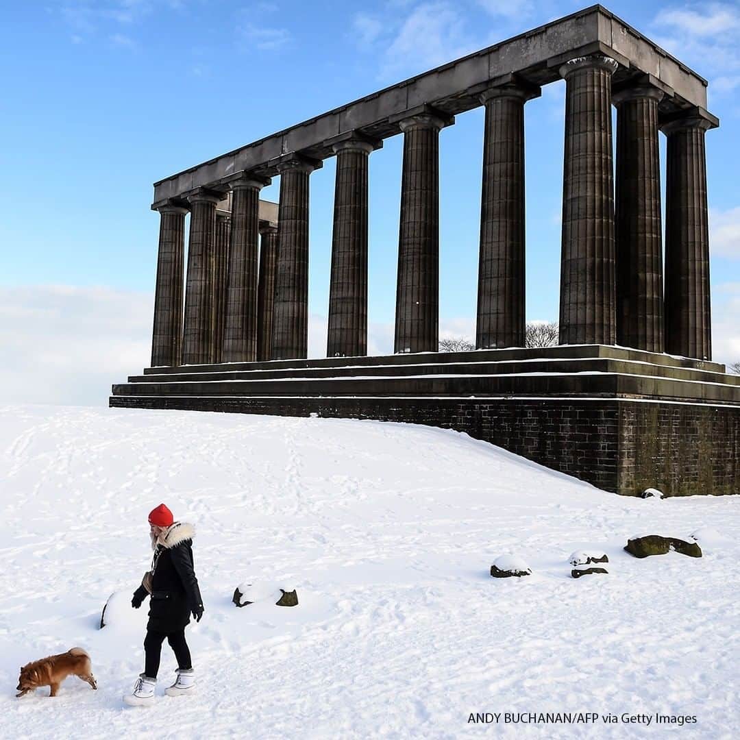 ABC Newsさんのインスタグラム写真 - (ABC NewsInstagram)「In these images of recent snowfall in the U.K., A pedestrian walks with a dog past the National Monument on the snow covered Calton Hill in the centre of Edinburgh, Scotland and  A tree stands in a snow-covered field, in Buxton, as Storm Darcy brings snow and freezing temperatures to the country. #britain #winter #snow」2月11日 18時00分 - abcnews