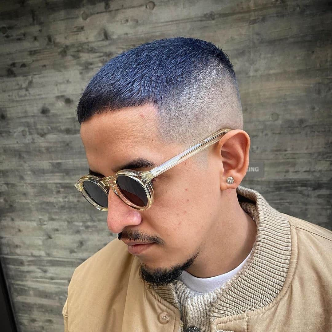 DRESSKINさんのインスタグラム写真 - (DRESSKINInstagram)「中目黒にある @thebarbatokyo5_five_ の @takanori_narita さんのスタイル💇‍♂️💈 . Repost  from @takanori_narita . CROP STYLE  THE BARBA TOKYO 5 @thebarbatokyo5_five_   【Tue-Fri】10:00-20:30L.o 【Sat.Sun】10:00-19:00L.o  〒153-0042 東京都目黒区青葉台１丁目１５−３ AK-4ビル 1F A  ☎︎ 0362775173  #thebarbatokyo #thebarbatokyofive #thebarbatokyob1 #thebarbatokyodine #thebarbatokyo_dunhillbarber #dresskin #ザバルバトウキョウ #中目黒バーバー #メンズヘアースタイル #メンズヘアーカット #メンズヘアーカラー #ドレスキン #バーバースタイル #クロップスタイル #スキンフェード #フェードカットスタイル #ブルーヘアー」2月11日 18時13分 - dresskin_official