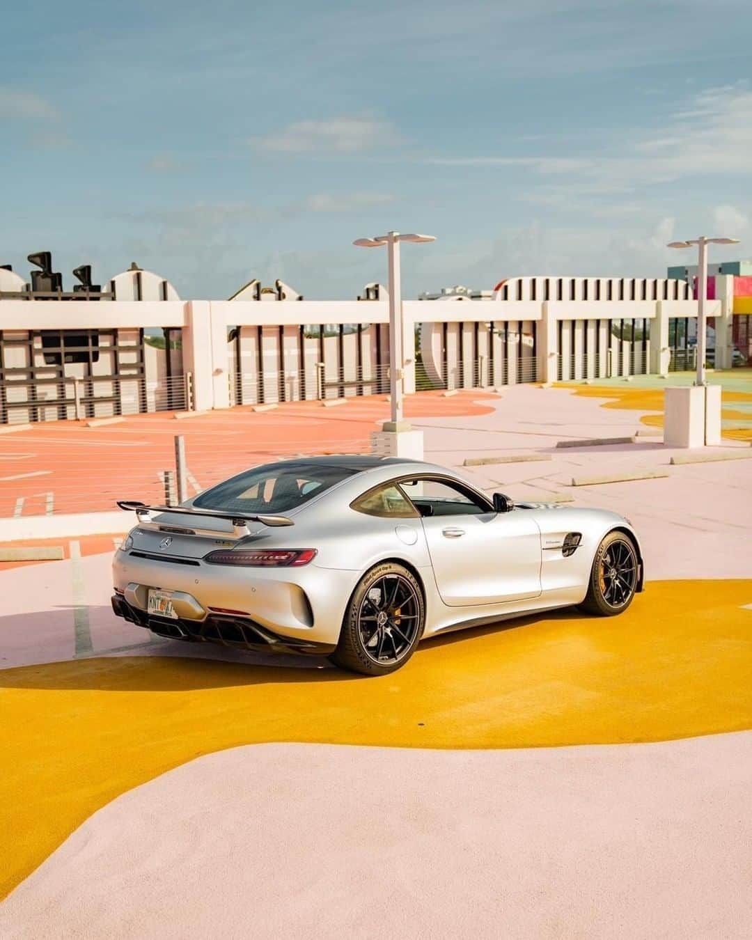 Mercedes AMGのインスタグラム：「[Kraftstoffverbrauch kombiniert: 13,1 l/100 km  CO₂-Emissionen kombiniert: 299 g/km  amg4.me/efficiency-statement  Mercedes-AMG GT R Coupé]  Never go unnoticed, even in the most vibrant settings.   📷 @amggtrlife  #DrivingPerformance #MercedesAMG #GTR #AMGspirit」
