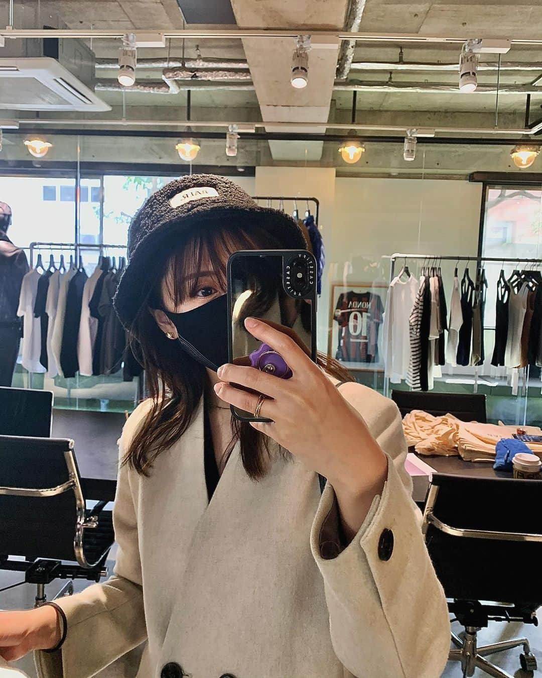 川上ジュリアのインスタグラム：「2021 @balancestyle 展示会✌︎ このBALRのもこもこバケハすぐ決めた♡ 可愛いもの沢山注文して楽しみ〜！ @balr @balr_jpn」