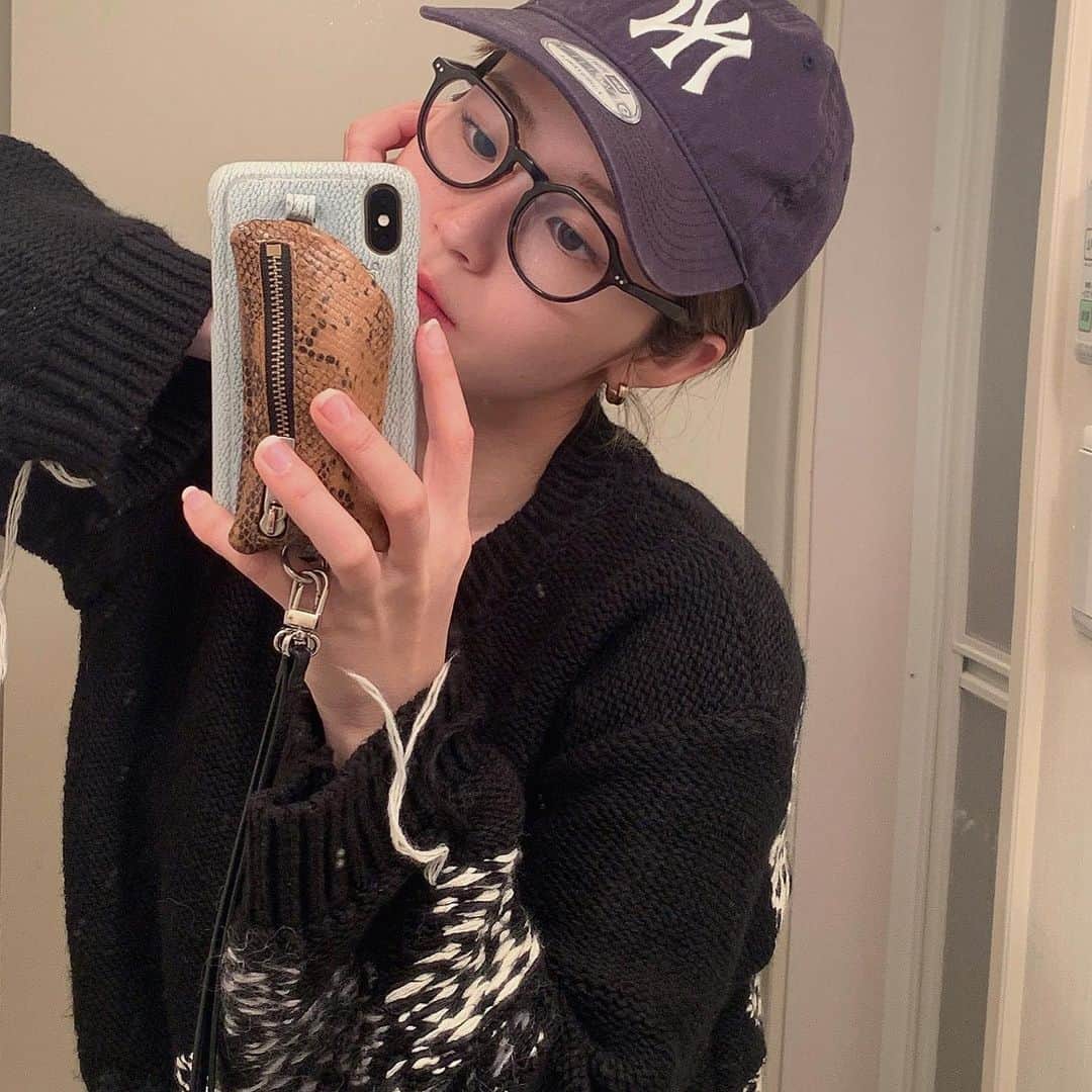 山本 絵里加のインスタグラム：「_ 週1のたのしみになっている脳洗浄。 頭、顔が小さくなる感動ももちろんものすごいけど、、 脳が休まる時間ってほんとに少ないなあと日々感じるので名前の通り脳が洗浄されている気がして、気分もすっきりするから不思議✨ @miroir_ryo  さんいつもありがとうございます♡ ひたすらに心地よいから一回体験してみてほしい！」