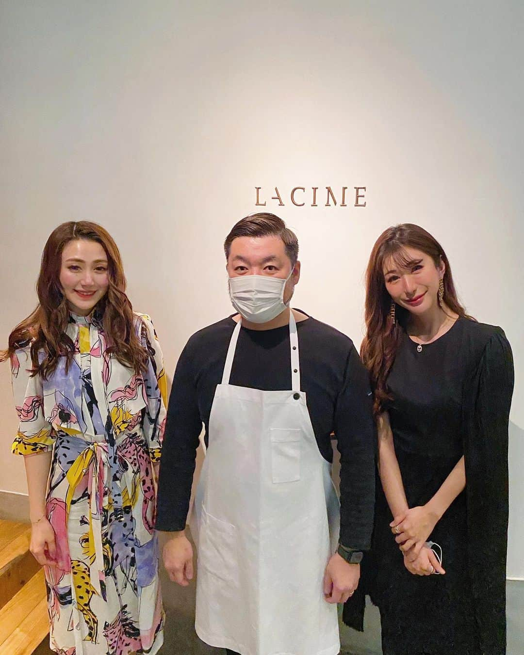 中村江莉香さんのインスタグラム写真 - (中村江莉香Instagram)「#lacime #大阪 🍷🍽 めちゃめちゃ行きたかったお店🍒 もうね...どのお皿もあっぱれです✨可愛くて美味しくて楽しくてワクワクするよ🥰💋 #高田裕介シェフ も気さくな方で、更にファンになりました☺️✨ #シャンパーニュ セレクトもうっとり🤤🍾 大満足な夜でした👑  ootd // #andyoudressingroom  ドレスは前回もご紹介した @andyoudressingroom #レンタルドレス 様です👗東京からセレクト、そしてオーダーして、大阪で受け取って返却するだけ🥻🥼👚なんと便利な世の中〜🥰‼︎‼︎ 是非チェック👍ブックマークも忘れずに🔖  マスクは @forget_m_n 新作です✨ 2/14 発売開始します🤍🤍🤍 チェックーーー😷😷😷 #ラシーム #大阪といえば #ミシュラン二つ星 #ミシュラン大阪 #日本一のシェフ #フレンチ #コース料理 #おすすめ店 #ディナー #大阪ディナー #アンドユードレッシングルーム #レンタルドレス #マスク販売中 #アパレルオーナー #アパレルプロデュース #米江莉香 #米屋 #米農家 #大阪出張 #大阪ご飯 #関西ナンバーワン #関西グルメ #大人女子 #大人女子会 #シャンパン好きな人と繋がりたい」2月11日 18時07分 - erica_nakamura