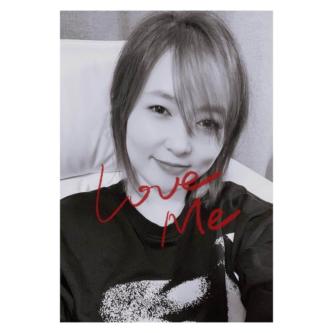 荒牧陽子のインスタグラム：「2021.2.11&12 出演情報﻿ ┈︎┈︎┈︎┈︎┈︎┈︎┈︎┈︎┈︎┈︎┈︎┈︎﻿ 髪の毛切りました〜💓﻿ ﻿ …てのは冗談で。﻿ （切った風アレンジ）﻿ ﻿ テレビ出演、今日と明日です。﻿ どちらも、必死に歌ってる😂﻿ 是非とも〜✨﻿ ﻿ ﻿ 🔸2021年2月11日(木) 20:00～﻿ TBSテレビ系列﻿ ニンゲン観察バラエティ『モニタリング』﻿ ▼もしも、CDショップにヘンなサービスがあったら？﻿ ﻿ 🔸2021年2月12日(金) 19:00〜﻿ フジテレビ系列﻿ 『千鳥の鬼レンチャン 激ムズ！サビだけカラオケ＆ディズニー知識対決』3時間SP﻿ ▼サビだけカラオケに挑戦！﻿ ﻿ ┈︎┈︎┈︎┈︎┈︎┈︎┈︎┈︎┈︎┈︎┈︎┈︎﻿ #荒牧陽子﻿ #モニタリング﻿ #千鳥の鬼レンチャン﻿ ﻿」