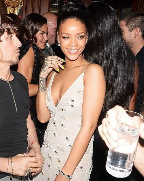 ジェニーパッカムさんのインスタグラム写真 - (ジェニーパッカムInstagram)「💎#throwbackthursday Rihanna #dressedinjenny wearing our crystal embellished slip gown💎」2月11日 18時09分 - jennypackham
