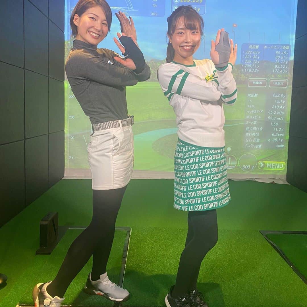 杉山美帆さんのインスタグラム写真 - (杉山美帆Instagram)「ゴルフダイジェストのチャンネルでライブ配信見てくれた方ありがとうございますー！😊🤲 久々のなのかちゃん🥺 @nanoka_hagiwara   2人ともゆきのさんがアメリカで見つけてきたグローブ付けてました😊 @theone.golfglove.jp   クノイチスタイル🤔✨  二枚目のポーズは分かるかな😂😂😂  #ゴルダイジェスト　#カーアンドゴルフフェア　#ゴルフ　#golf」2月11日 18時21分 - mih0_golf