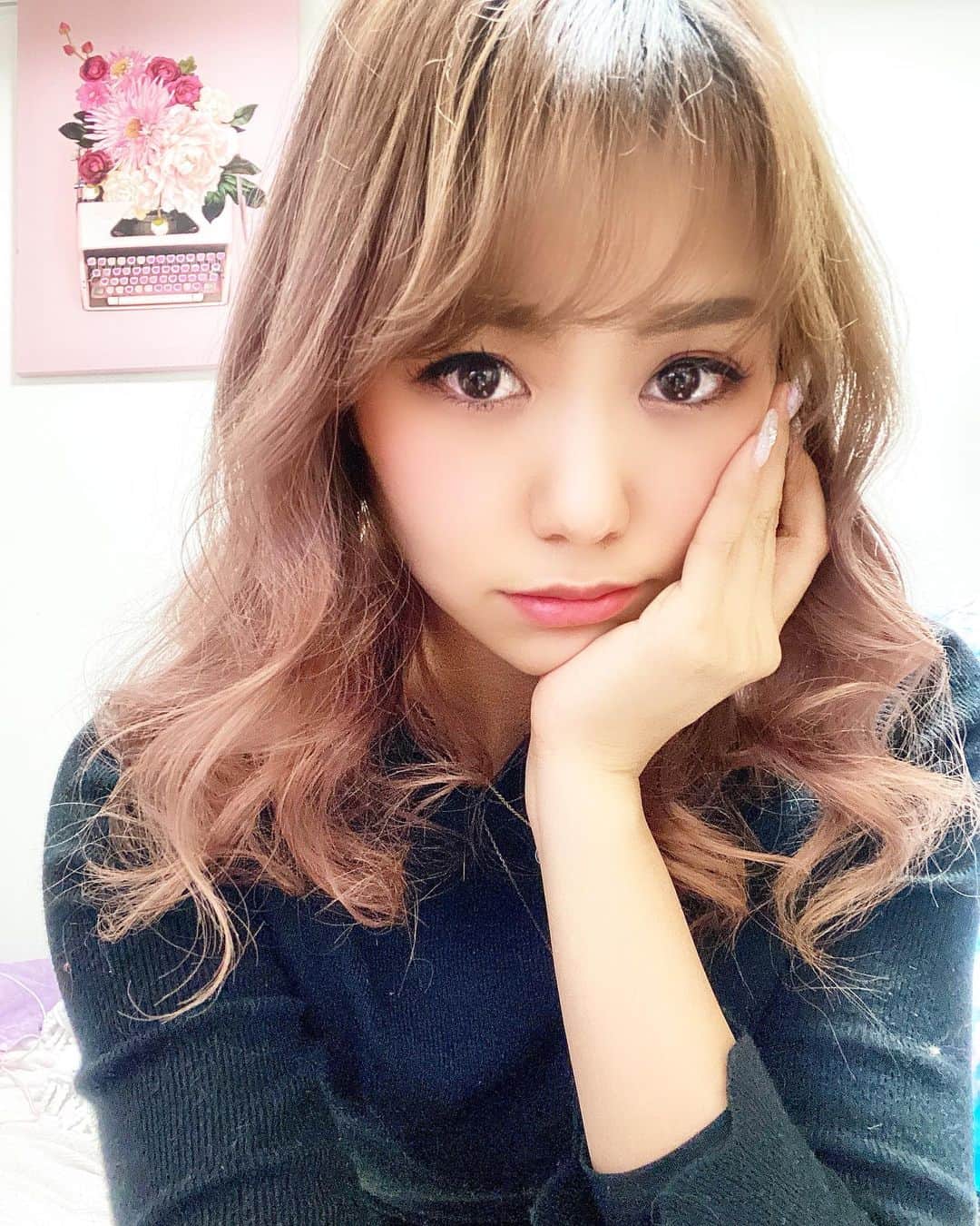 のインスタグラム：「みなさん元気ですか🦋 . . ひさびさになってごめんなさい しばらくは現実世界をゆっくり生きてるので こんな感じでも許してください🙏 . . . ところでみなさま もちろん知ってるよね18日🦋 . . やっぱりオージェネは私の居場所なのでネ 休むわけにはいかないのです . .  . と、言うわけで 18日は2部 #オージェネの逆襲 出演予定です！ . . 今月はまだ仙台と東京バタバタ行き来したりして落ち着かないので、他の日の出演は未定です。 . . だから！ オージェネのタイミングでみんなに会えるのをすっごくすっごく楽しみにしています✨ . . . 会いに行くよって人この指止まれ！💓 ストーリーからメッセージお待ちしている🙌🙌🙌 . . . .  . . #バーレスク東京 #オージェネの逆襲 #OGCA #むちむち #おしり #撮影会 #モデル #撮影会モデル #ポートレート #性感内衣 #蜷川実花 #扎心了 #좋아요 #일본 #photooftheday #六本木 #burlesque  #ootd #swag #bikini  #likeforlike」