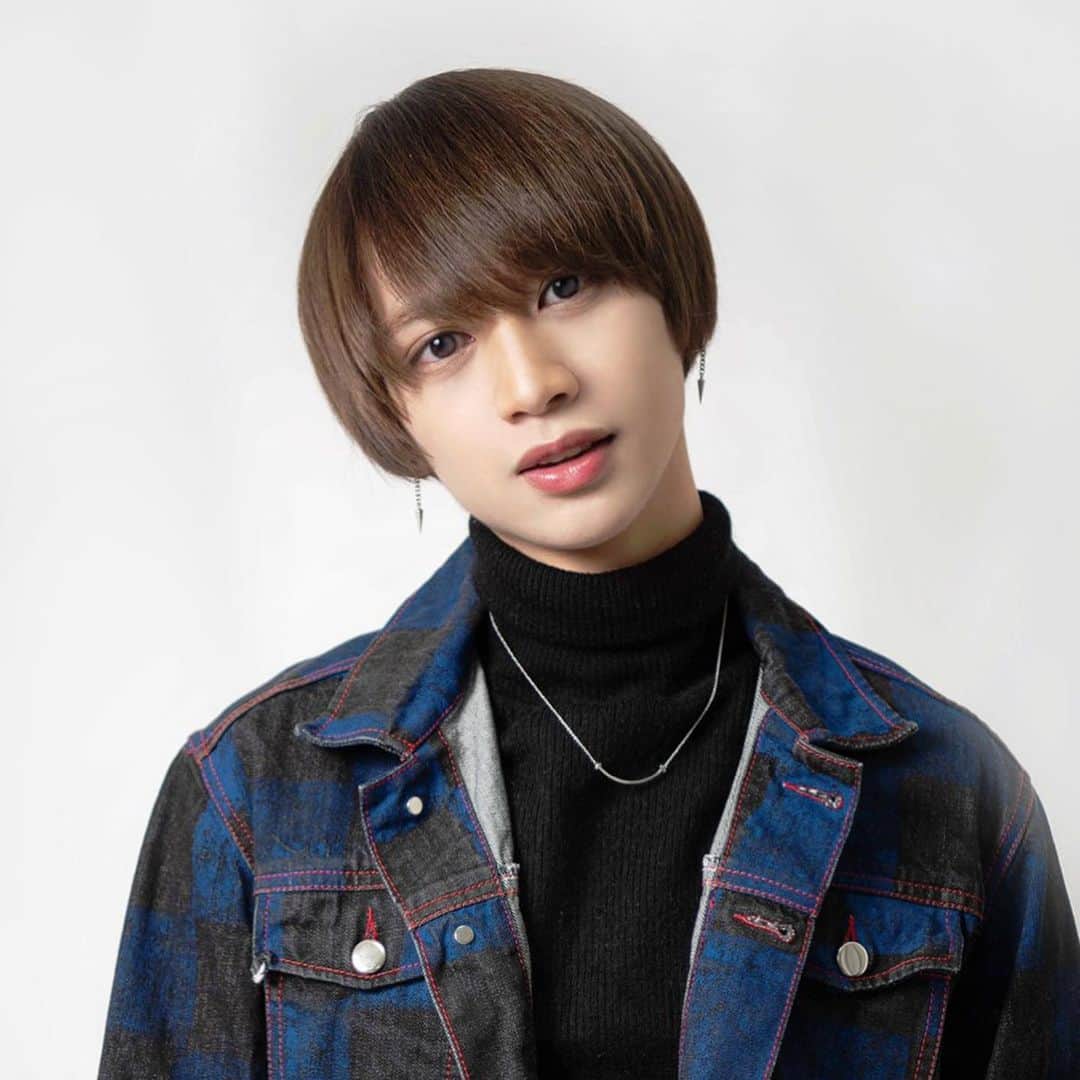BUZZ-ER.のインスタグラム：「【BUZZ-ER.メンバー紹介】  ◆ HAU(@haupika_bw ) ◆ メンバーLIVE動画 #fancam  スワイプしてね→ → →  #buzz_er  #buzz_erhau」