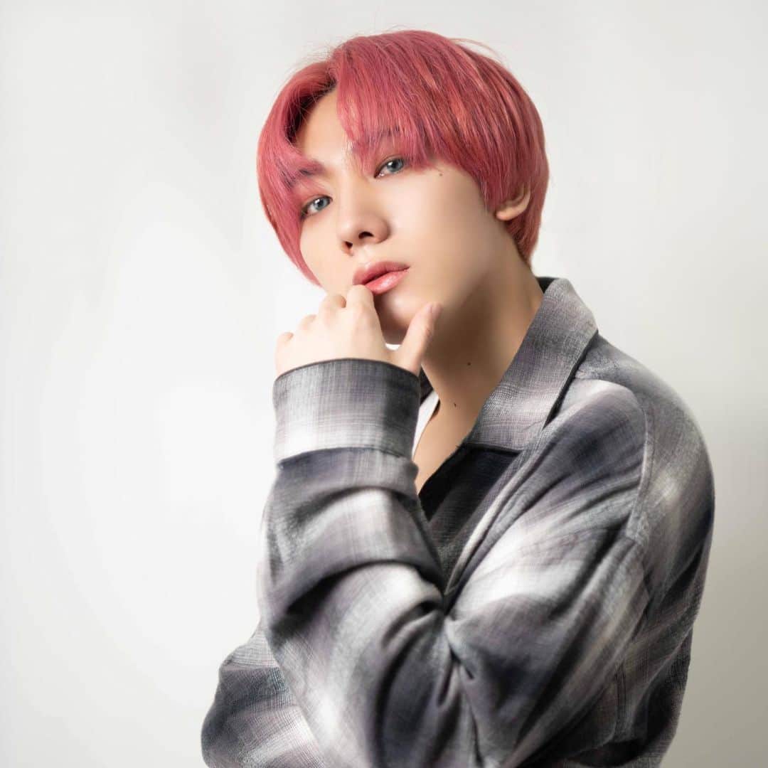 BUZZ-ER.のインスタグラム：「【BUZZ-ER.メンバー紹介】  ◆ YUYA(@slyme_ ) ◆ メンバーLIVE動画 #fancam  スワイプしてね→ → →  #buzz_er  #buzz_eryuya」