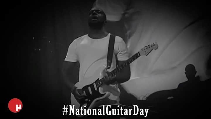 ワイクリフ・ジョンのインスタグラム：「Music is the most powerful weapon!! That’s why I laid down one weapon to pick up another— the guitar. Happy #NationalGuitarDay 🎸🔥 Video edited by @rayflaco 🙏🏿」