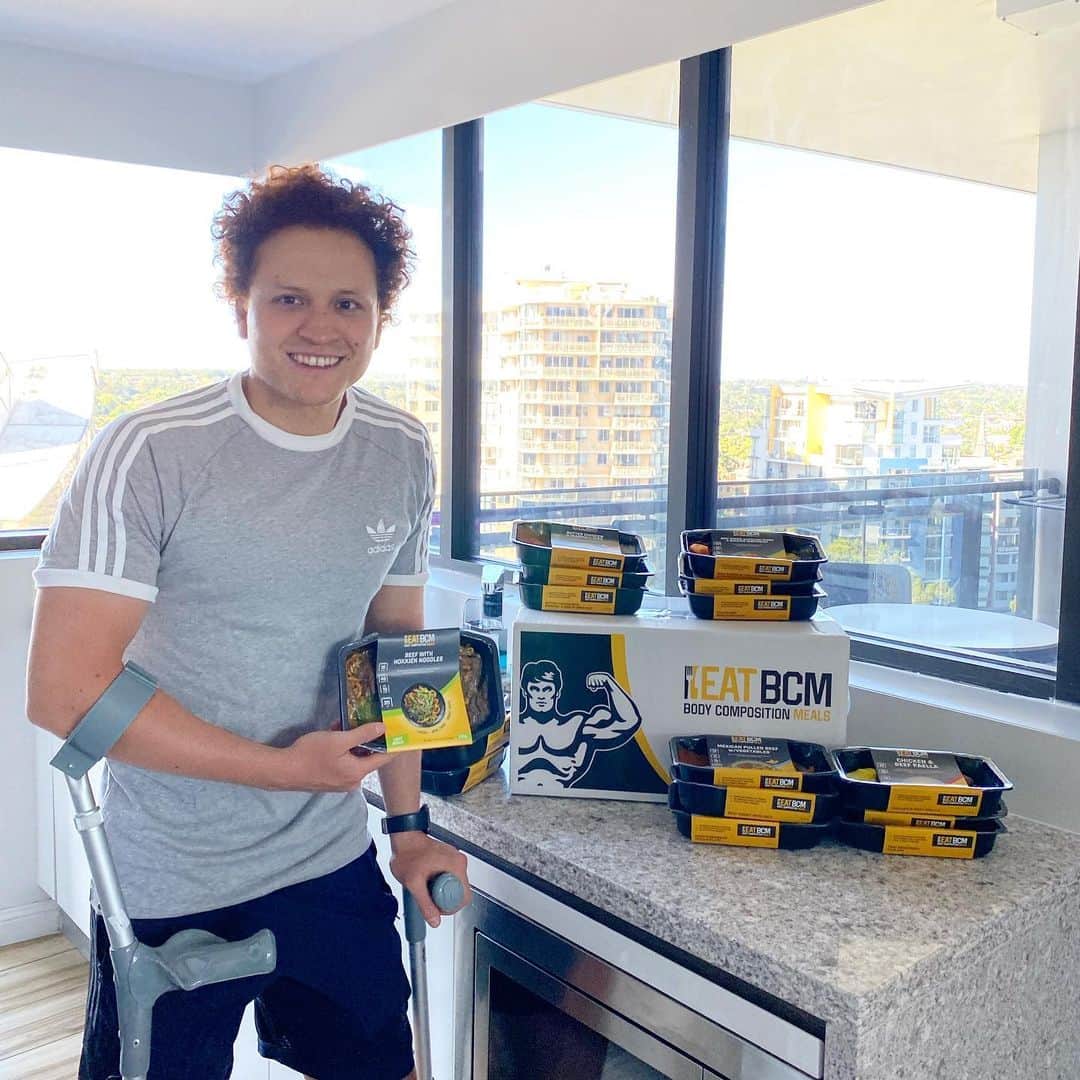 ムスタファ・アミニのインスタグラム：「Thanks @eatbcm for the fresh delivery. CODE: eatbcm30-Amini for $30 off your first order! Only 1.5 mins in the microwave 😉🥘🤤#eatbcm #mealprep」