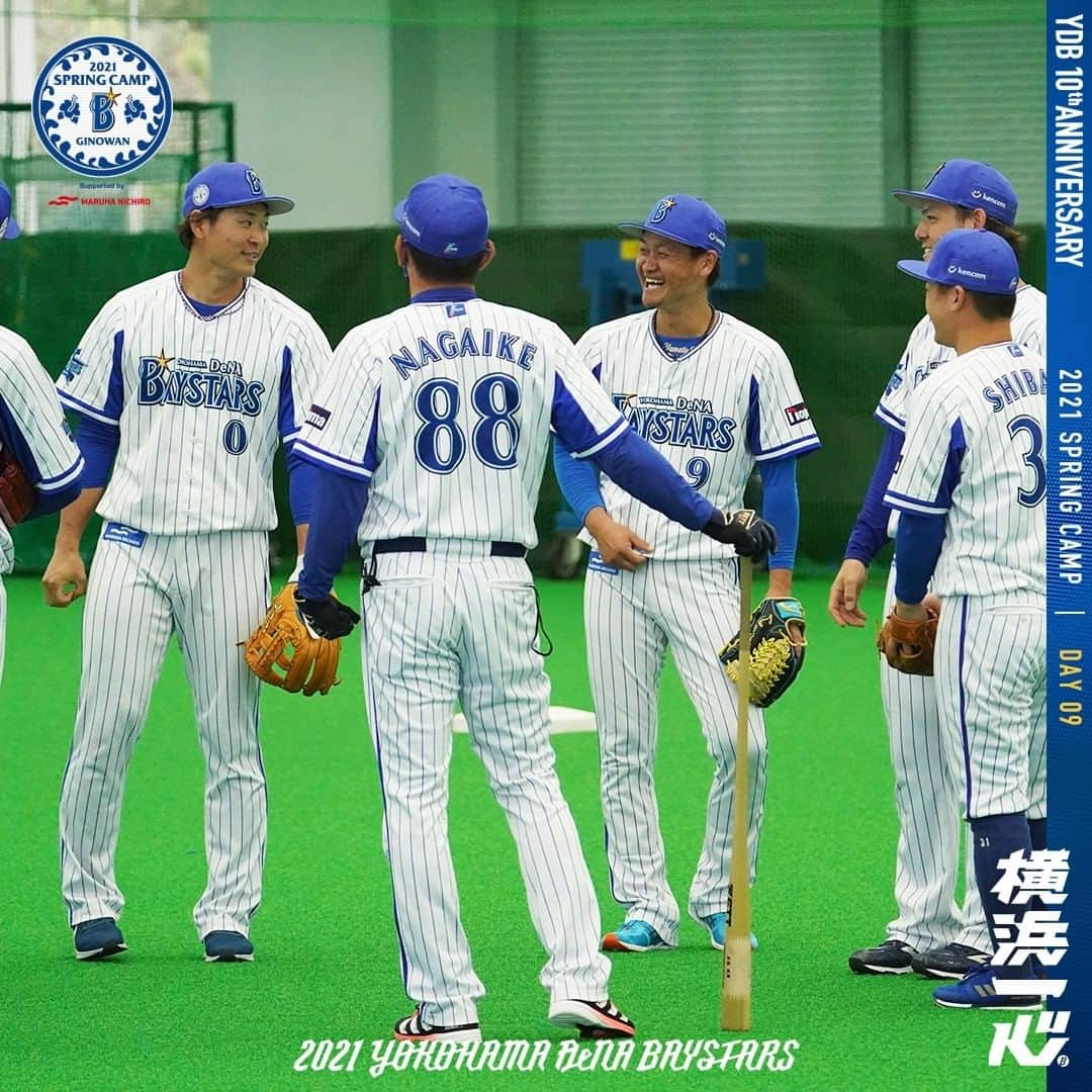 横浜DeNAベイスターズさんのインスタグラム写真 - (横浜DeNAベイスターズInstagram)「. キャンプ第3クール初日は雨模様。午後からは激しい嵐になりました。 練習は室内練習場がメイン。 投手と野手が揃って牽制など細かい守備の確認を行いました。 ブルペンでは #濵口遥大 選手が、投球の合間に縄跳びを取り入れるインターバルピッチング。 実戦を見据えた熱のこもったピッチングを #三浦大輔 監督もじっと見つめていました。 . #上茶谷大河 選手は全力ウェイトすると白目になる癖があるそうです😂（10枚目） . ※キャンプ第1クール＆球団歌レコーディングのとっておきの写真がBAY☆LIVE PHOTOで販売を開始しました！今後も続々更新予定😊嘉手納の写真もあるので、ぜひチェックしてみてください📸！！ . #2021宜野湾キャンプ  #baystars」2月11日 18時38分 - baystars_official