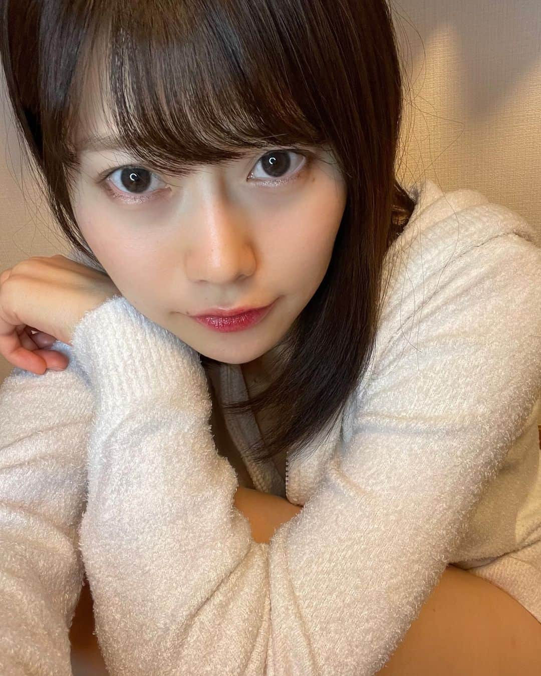 桃里れあさんのインスタグラム写真 - (桃里れあInstagram)「2枚目で見つめてみた❤︎ ファンからいただいたジェラピケのパジャマお気に入りです🥰 ・ ・  ・ ・ 【イベント情報🍑】1/31更新 💘2/14 18:00〜秋葉原　1stDVDソフマップイベント ✳︎申込と詳細→https://cheerplace.jp/event/r7k5tvi6me-lpi-1o-j-56rdmhj6ks0f  ・ ・ 【掲載情報📖】2/1更新 👙サンケイスポーツ「WEEKDAYはグラドル日記（414）」 👙2/3発売雑誌アサ芸シークレット ・ ・ 【DVD】1/31更新 1/29 1stイメージDVD「ももれあ」発売 好評でAmazonランキング1位！ https://www.amazon.co.jp/dp/B08NPQTQG3 ・ ・ 【レギュラーラジオ情報📻】 調布FMらじぷら　次回放送3/7(日)23:00〜23:59 アプリ《リスラジ》でお聴きください♪ メンバー：小林智絵（Pimm's）/二瓶有加（PINK CRES.）/りさ（まなみのりさ）/桃里れあ ・ ・ 【SNS💘】 Twitter：https://twitter.com/rea_momosato  TikTok：https://vt.tiktok.com/ZSwuNpx1/ YouTubeチャンネル《桃里れあ》：https://www.youtube.com/channel/UCfpzmulrUvR-x-55JEoZ7Mg ファンクラブ（CHEERZ）：https://cheerz.cz/artist/13853 公式LINE：https://lin.ee/h96Deou ・ ・ ・ #エロナース #グラビア #ไอดอล #아이돌 #प्रतिमा #japanesegirl #model #idol #内衣 #性感的 #漂亮 #清秀 #偶像 #粉我 #เซ็กซี่ #섹시  #gravure #sexy #cosplay  #萌 #太もも #asiangirl #太ももフェチ #sexyhot #パジャマ女子 #护士 #美女 #自拍 #ジェラピケ #パジャマ」2月11日 18時33分 - rea_momosato