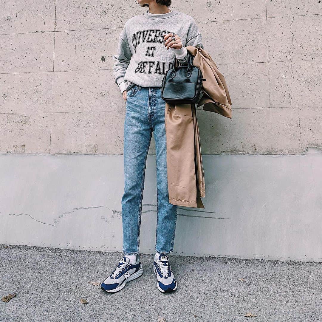 maai0528のインスタグラム：「〻👩🏼‍🌾🐭🍊🧃 Ootd‥💙 ちょっとビンテージぽい感じの @newbalance 可愛い♡ ． ． #fashion  #MOUSSY #newbalance  #teampixel #baroque_pixel #pixelで撮影」
