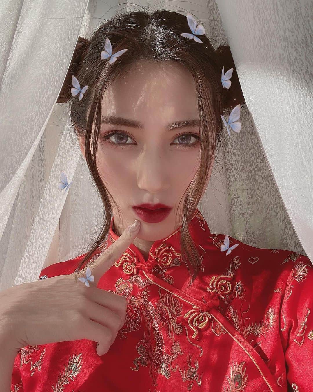 岩下真奈さんのインスタグラム写真 - (岩下真奈Instagram)「2021.02.11 #portrait 🕊 * 謝謝🇨🇳🐼🦋 ✨ . . . #model #fashion #makeup #ootd #chinadress #cosplayer #cosplay #china #twintails #selfie #チャイナドレス #チャイナ服 #チャイボーグ #コスプレ #コスプレイヤー #おだんごヘア #ツインテール #自撮り #メイク #邦ロック好きな人と繋がりたい #自撮り界隈 #ミディアムヘア #ヘアアレンジ #おしゃれさんと繋がりたい #ファッション #ポートレート #撮影依頼募集中 #被写体 #いいね返し」2月11日 18時45分 - mana_mdleam