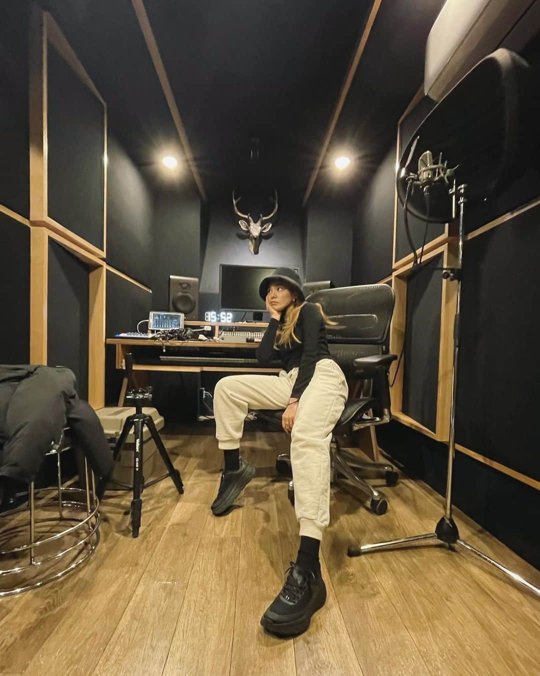 ステファニーのインスタグラム：「🎧🎼🎶🤍 先日の。 #rec」