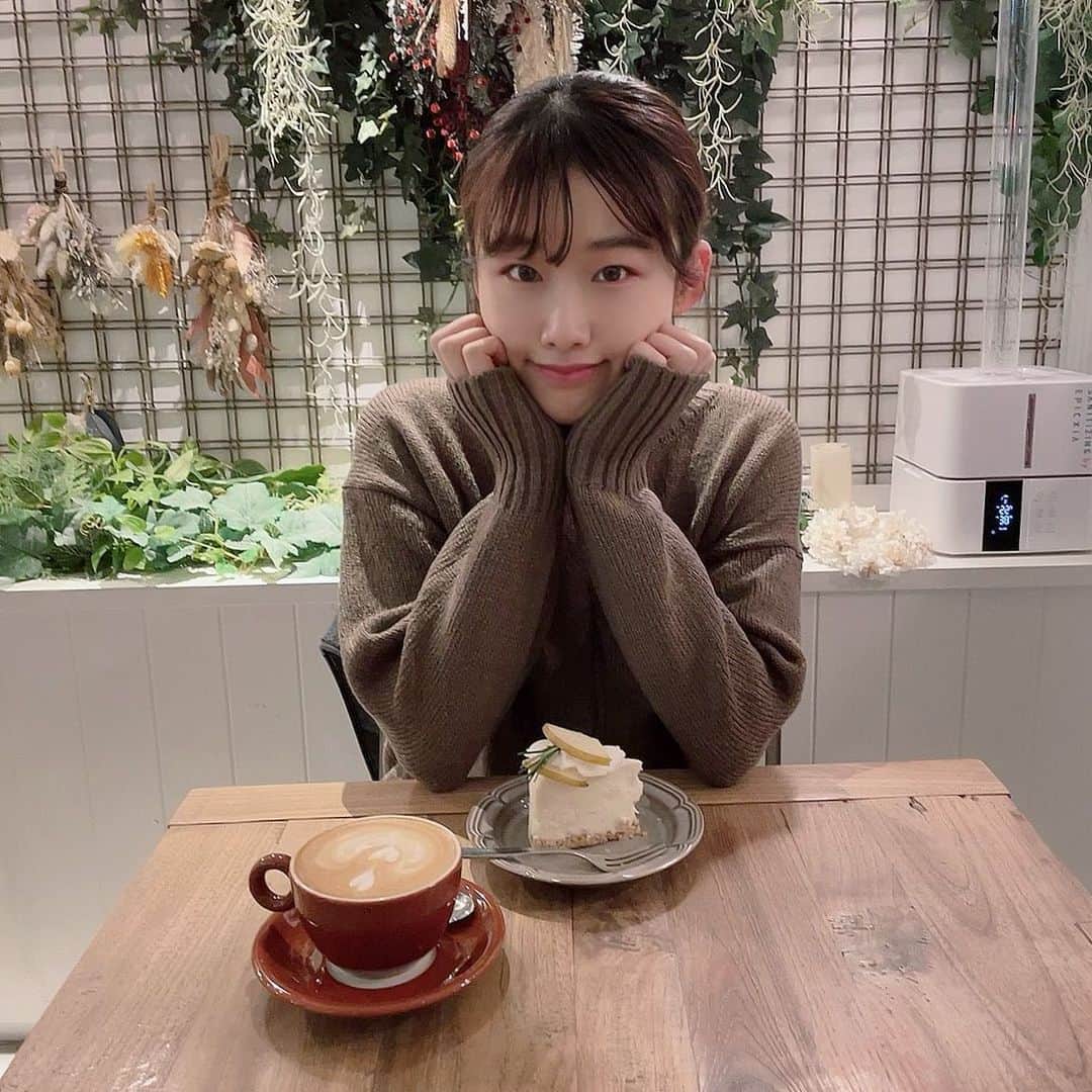 のインスタグラム：「毎日ねむい。。（´-`）.｡oO  #cafe#カフェ #cafestagram  #인스타그램 #카페 #카페스타그램 #카페그램」