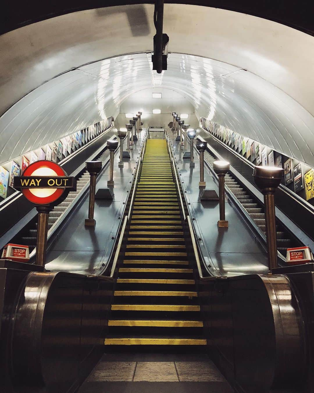 @LONDON | TAG #THISISLONDONさんのインスタグラム写真 - (@LONDON | TAG #THISISLONDONInstagram)「@MrLondon with one of my favourite #LondonUnderground tube stations, but can you name it?! 🤷🏻‍♂️👇🏼👇🏼👇🏼👇🏼 ANSWER: SWISS COTTAGE ✅   ___________________________________________  #thisislondon #lovelondon #london #londra #londonlife #londres #uk #visitlondon #british #🇬🇧 #tfl #tubestation」2月11日 19時09分 - london