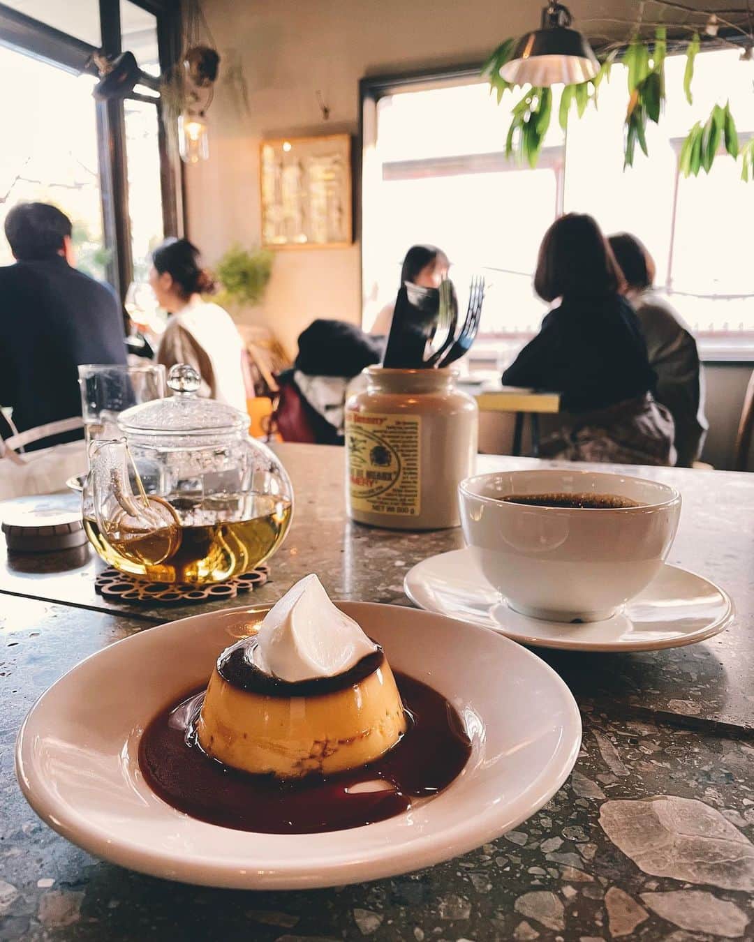 紺野ゆりのインスタグラム：「ある日のtea time🍮🐾  #プリン #代々木公園カフェ」