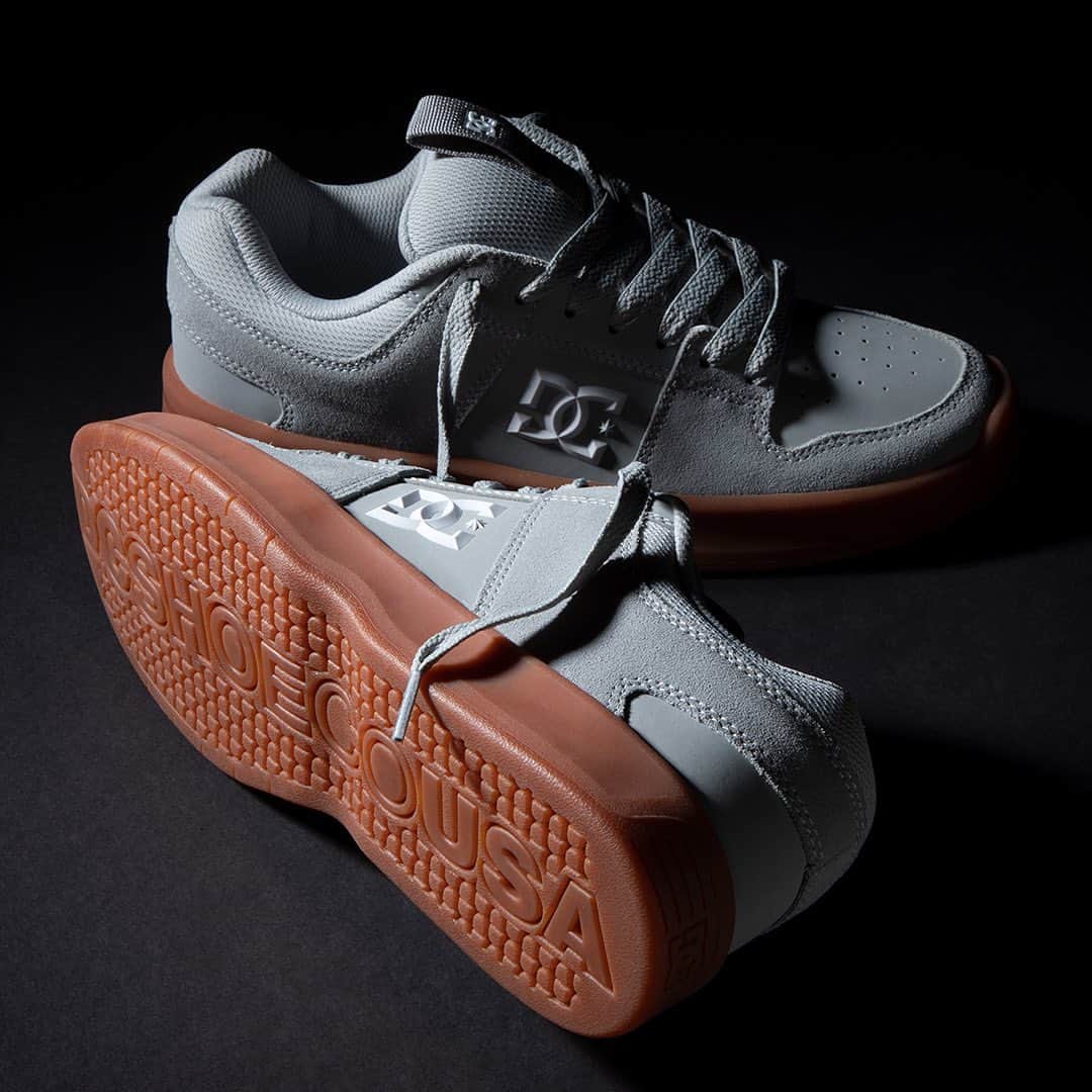 DC Shoes Japanさんのインスタグラム写真 - (DC Shoes JapanInstagram)「異素材を組み合わせたアッパーにブランドのロゴをアクセントに加えた本格仕様のスケートシューズである「LYNX ZERO」。フォームパッド入りの履き口とシュータン、EVA製ソックライナーがサポート力をグッと高めてくれる。  #dcshoes #2021ss」2月11日 19時09分 - dcshoes_japan