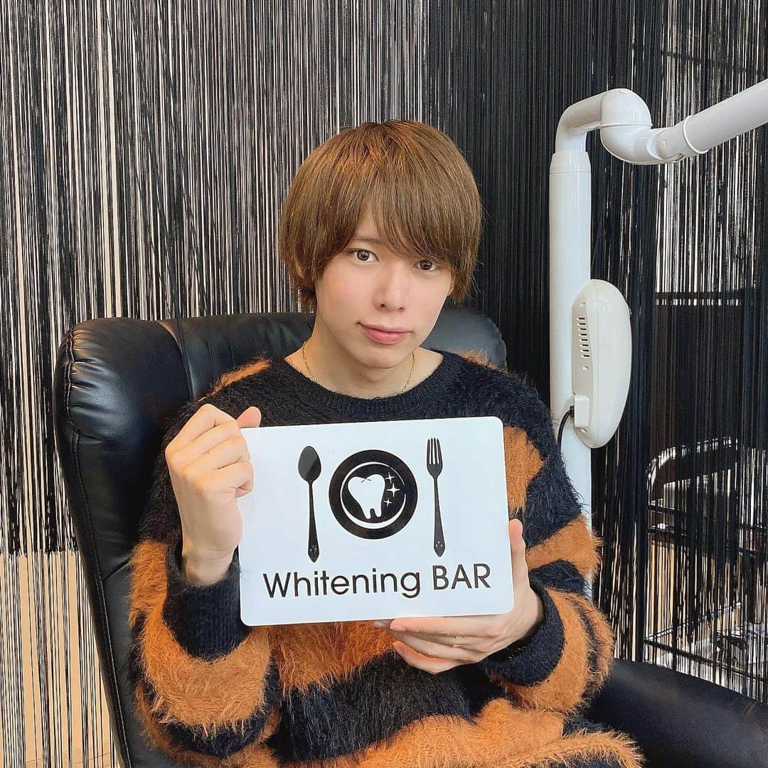 岡俊樹（とっしー）のインスタグラム：「・ 歯は命🕺 ・ ・ ・  @whiteningbar_shibuya   #ホワイトニング #ホワイトニングバー #whiteningbar #ちょこぷりん」