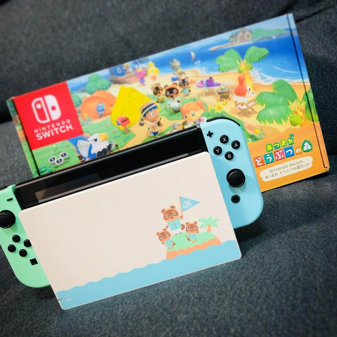 リンさんのインスタグラム写真 - (リンInstagram)「#買ってしまった #可愛いがすぎる  #nintendoswitch #あつまれどうぶつの森  #パステルブルー #パステルグリーン #ミルキーカラー #好き」2月11日 19時18分 - lynn.06.01