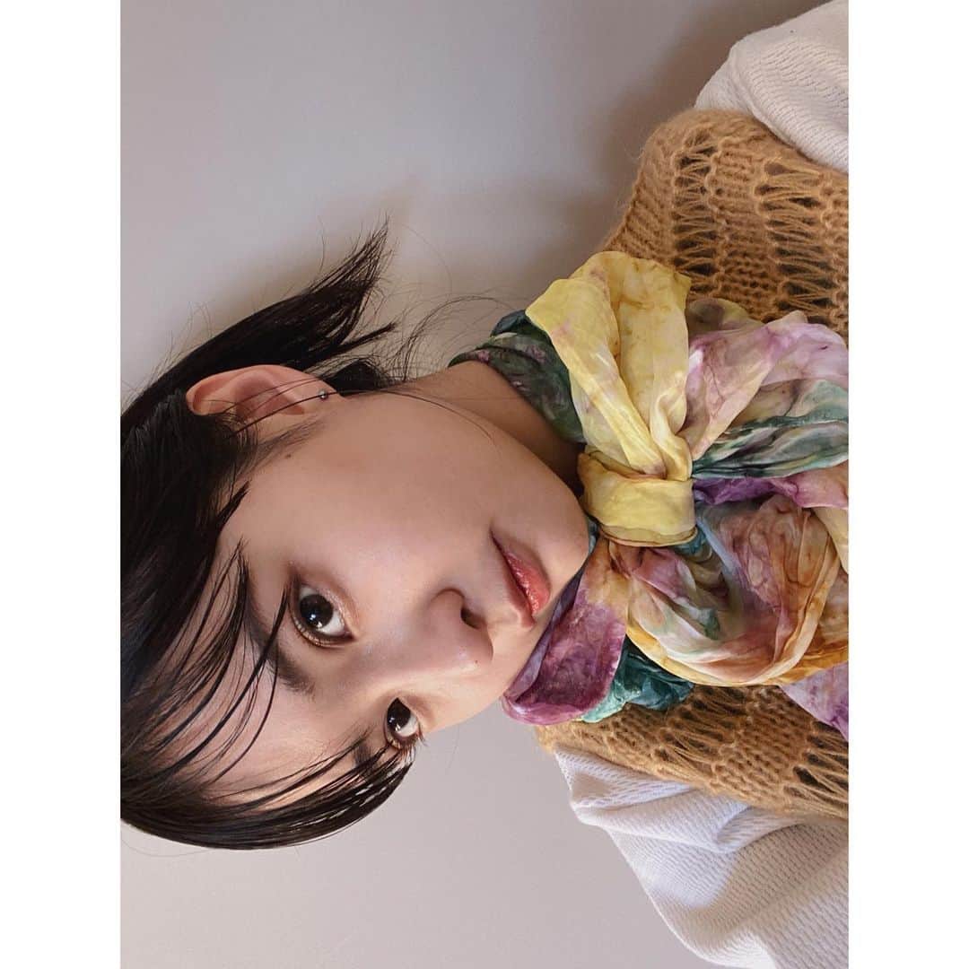 名和風歌さんのインスタグラム写真 - (名和風歌Instagram)「🟡　はるですね〜 マフラーは大好きなのに、スカーフは一つも持ってなくて、今年は挑戦したいな。一気に華やかになる🌼」2月11日 19時20分 - fuuka_nw