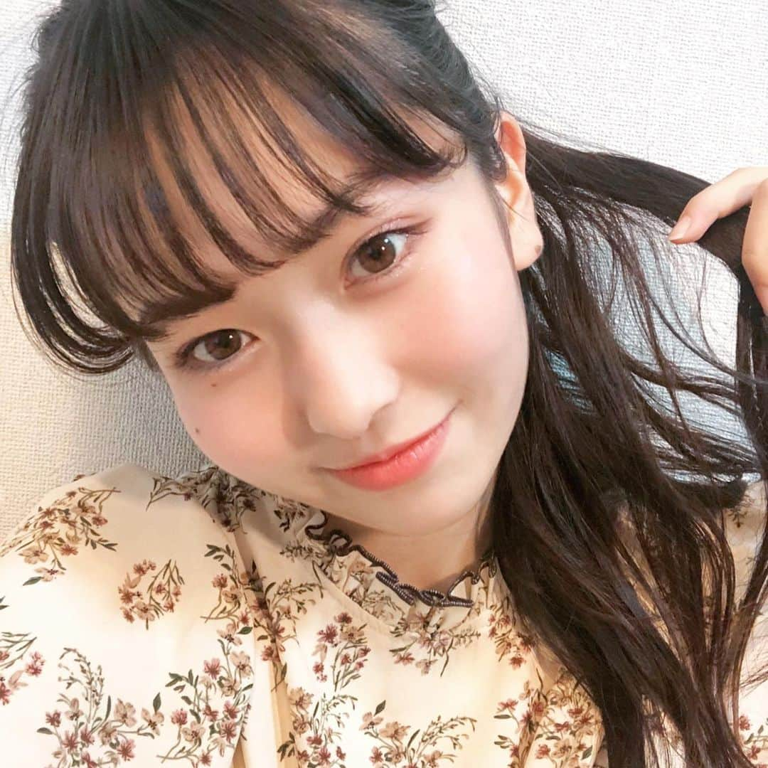 @onefive（ワンファイブ）さんのインスタグラム写真 - (@onefive（ワンファイブ）Instagram)「MOMOです🙋‍♀️﻿ BBB MV公開までの間、皆さんと一緒に過ごせて楽しかったです🥰MVたくさん楽しんでね〜🎬🤍BBBたくさん聴いてね〜🎧🪄﻿ 3月のシングルもお楽しみに!!﻿ また会いましょう!;)﻿ ﻿ #onefive_MOMO﻿ ﻿ #apresjour﻿ #フリルハイネックフラワーワンピース﻿ ﻿ 「BBB」楽曲配信はこちらから💁‍♀️﻿ https://amuse-inc.lnk.to/BBB0210IN」2月11日 19時21分 - official.onefive