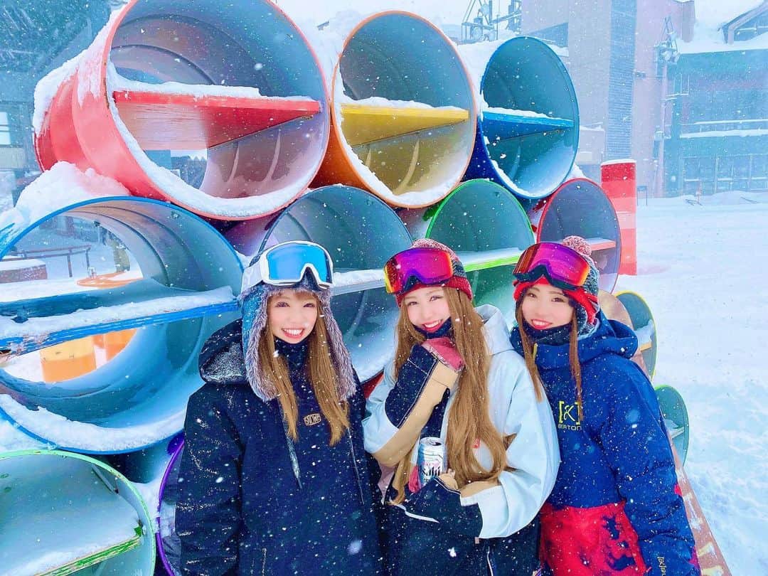 つっきさんのインスタグラム写真 - (つっきInstagram)「🌈✨🌈✨🌈✨🌈✨ ． 🗻@altsbandai  お気に入り写真だよ😘❤️ 2枚目が好きーッ🥰🥰🥰 楽しそうなの伝わるでしょ💓？ ． ． #altsbandai #SNOWP #snowboarding #snowboard #snowboarder #snowboardgirl #snowboardlife #powdersnow #yukiyama #outdoor #girls #星野リゾート #アルツ磐梯 #会津style #スノボ #スノボー #スノーボード #スノボ女子 #スノボー女子 #スノーボード女子 #スノップ #アウトドア女子 #パウダー #フリーラン #インスタ映え #イケイケのイケ #すきすきのすき❤️ #2021インスタがんばる」2月11日 19時23分 - tukki007