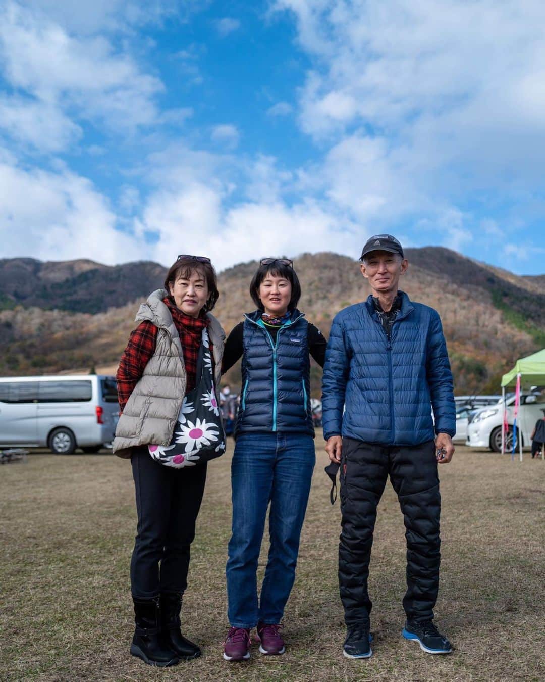 與那嶺恵理のインスタグラム：「Today is Wedding Anniversary of my parents 💐 I’m happy just both of you are healthy & fine in your life ✌🏻 . . I don’t know exactly how many years you’re together (maybe 33years I think 🤔) of course it’s more than my age😳 Anyway, Have a nice day 🥂🍻from your daughter 😜 . . 📸: @vhlg  いつかの#今日のエリさん　#myparents ✌🏻」