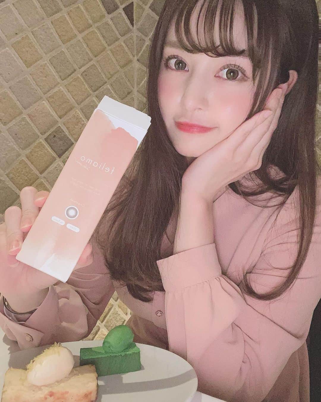 のインスタグラム：「コンタクト紹介🧸♡ . . 白石麻衣さんモデル 「feliamo(フェリアモ)」シリーズの チェスナットを試してみました☺️✨ . 着色直径13.5mm ふんわりフチの中に隠れフチをイン オークル系ブラウンで可愛いく華やかな瞳を演出✨ . 華やかな感じもあって気分転換になりました♡ 普段使ってるコンタクトも今度紹介します♡ #カラーコンタクト #カラコン  #コンタクト #feliamo #白石麻衣  #フェリアモ #チェスナット」