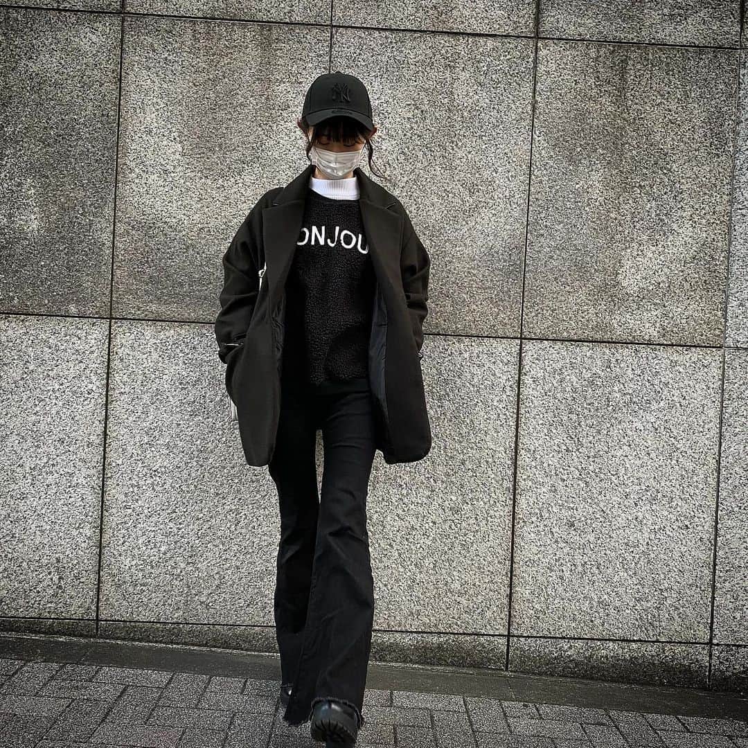 かれんのインスタグラム：「お気に入りのトップス  タグ付けしてあるよ🖤   #かれんのくろーぜっと」