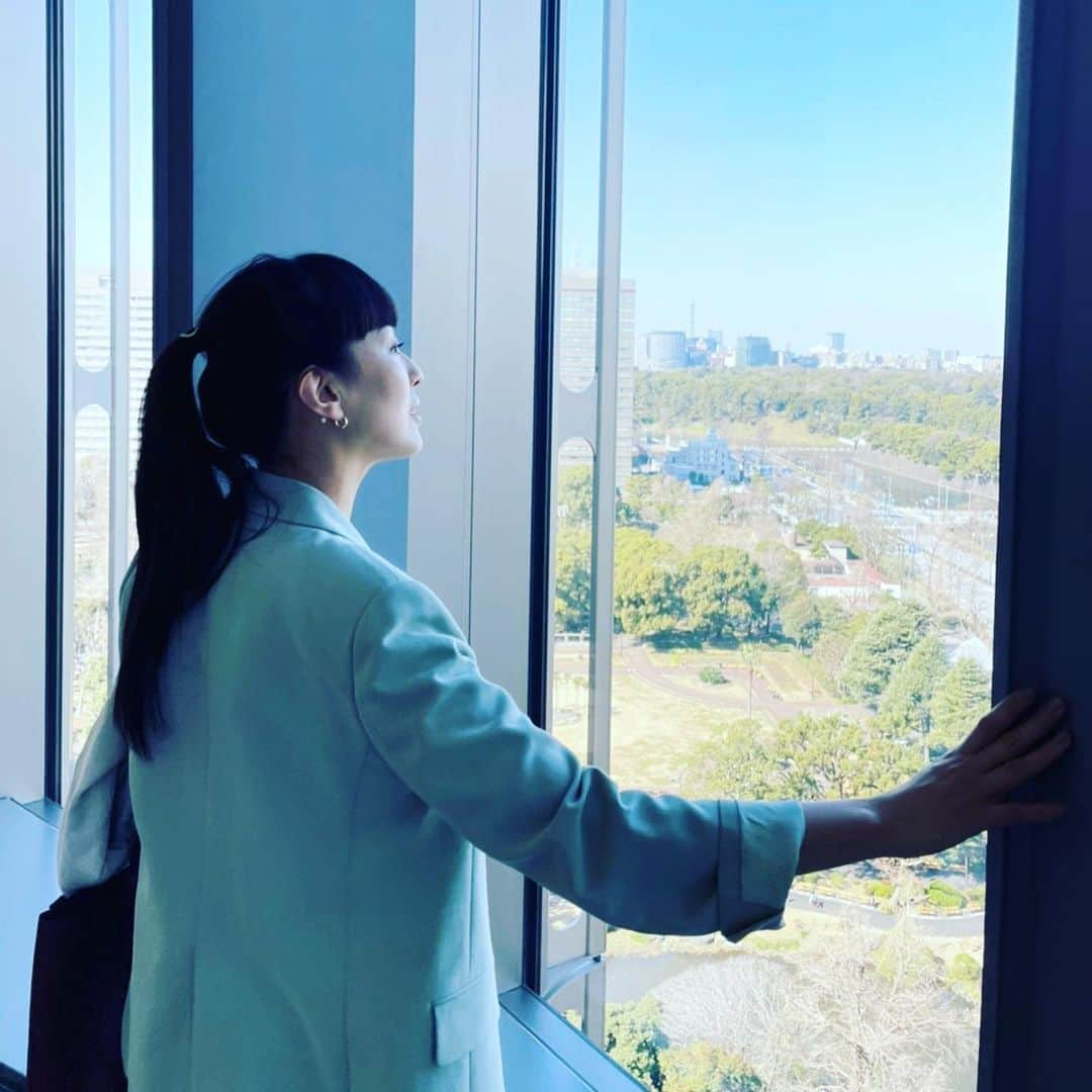 板谷由夏 さんのインスタグラム写真 - (板谷由夏 Instagram)「新しい現場でした 高いところからTOKYO あたしは小さい 小さいなりの強さを」2月11日 19時40分 - yukaitaya