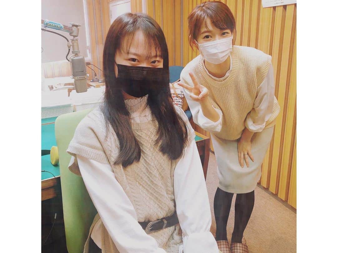 のインスタグラム：「こんばんは😊  今日のラジオ楽しかったー🤗 エフエム山口の皆さん、小林愛子さん@aikos_0411 お世話になりました🙇‍♀️  聞いて頂いた方、有難うございました🙇‍♀️  目の前がドライブスルーの出来るスタバだった😳お茶して幸せ😊  あとは、行って帰っただけです😅  今週、来週はまた引き篭って作業します👍. . .  #Dearest  #エレクトーン  #RION #hikari  #藤本凜音  #音楽ユニット　 #Libraryconcert #山口県 #周南市  #徳山駅 #徳山駅前図書館　 #1stAlbum #シンガーソングライター #3月25日　 #タイムマシン　 #女子高生シンガー　 #CD全国発売　 #弾き歌い　 #エレクトーン弾き歌い　 #フォローお願いします」