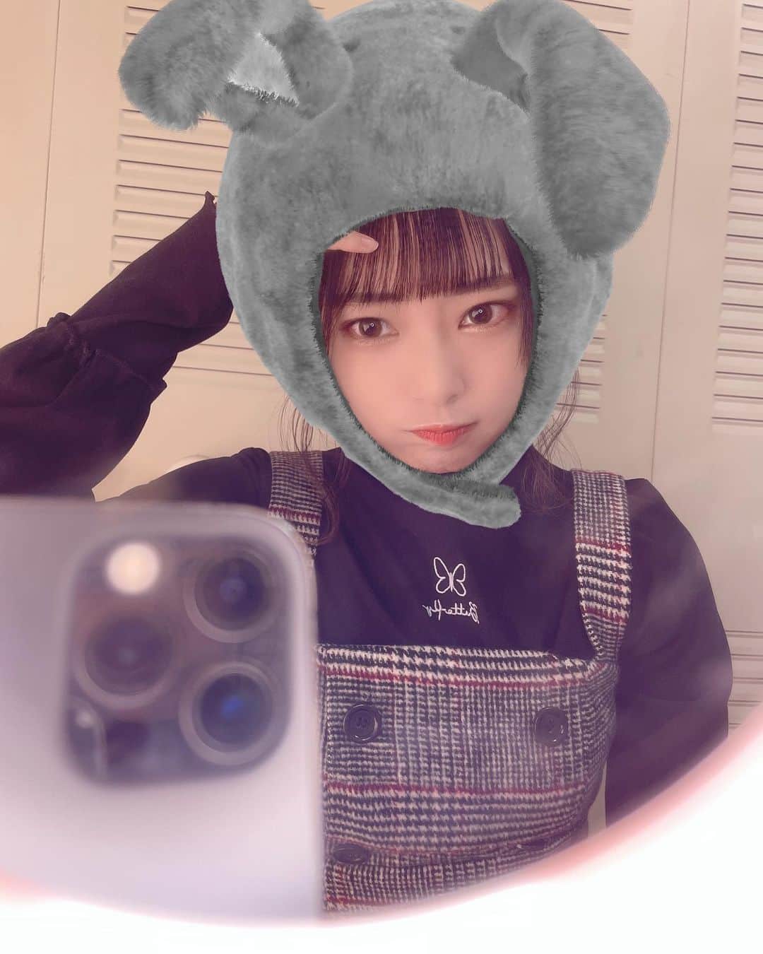 山田寿々のインスタグラム：「﻿ ﻿ 前髪短めに切ってもらったのでポニーテールすると﻿ 上に上がってもっと短めになっちゃう😂😂﻿ ﻿ #イチナナキログラム #17kg 🦋🦋」